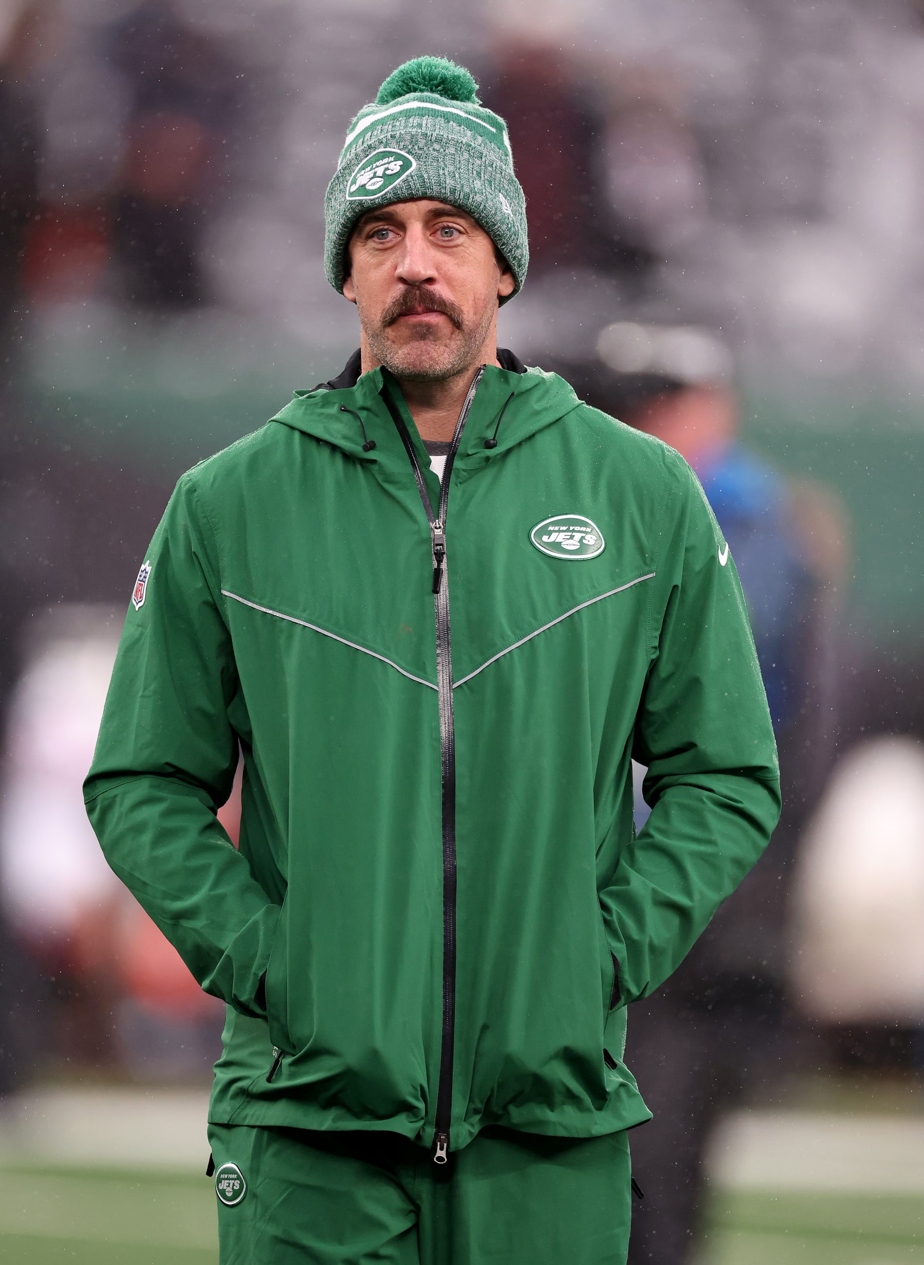 EAST RUTHERFORD, NEW JERSEY - DECEMBER 03: Aaron Rodgers # 8 of the New York Jets searches throughout heat up prior to the video game versus the Atlanta Falcons at MetLife Stadium on December 03, 2023 in East Rutherford, New Jersey. (Photo by Al Bello/Getty Images)