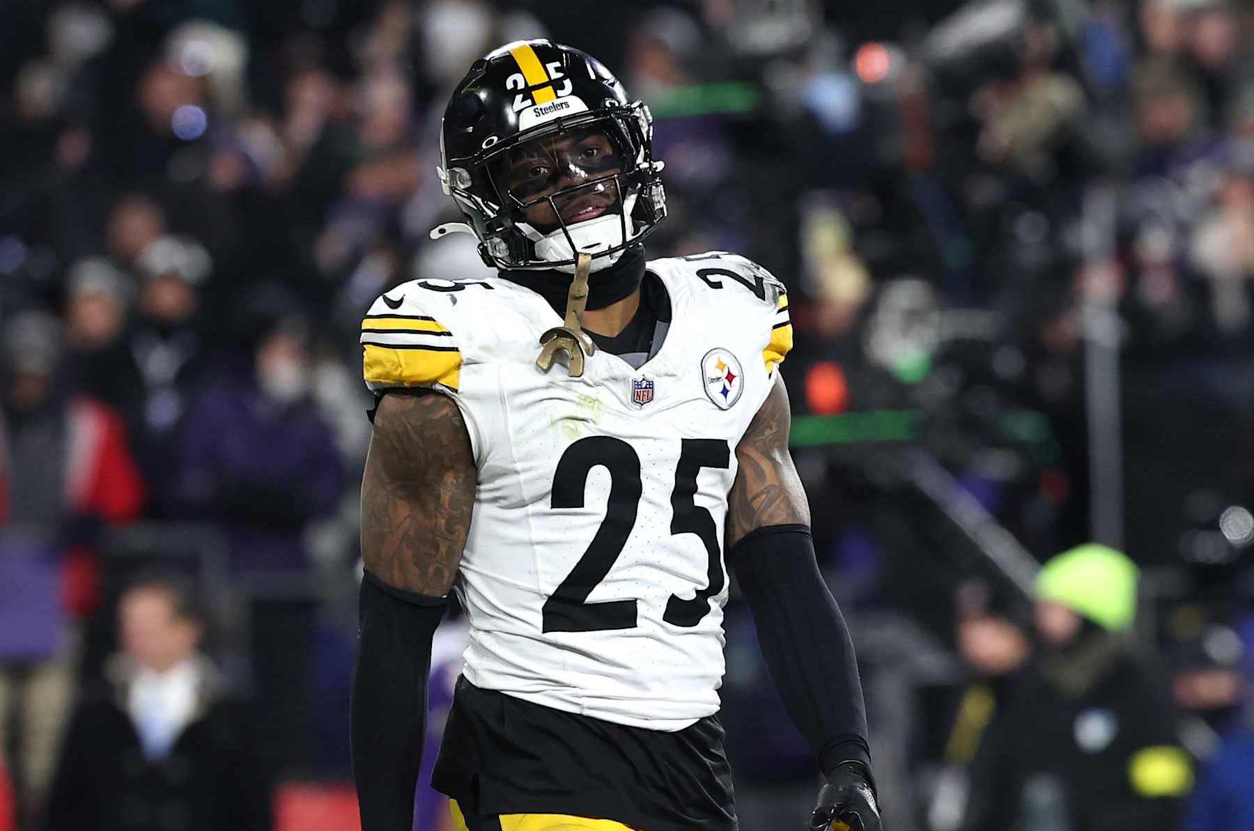 BALTIMORE, MARYLAND - JANUARY 11: DeShon Elliott #25 of the Pittsburgh Steelers reacts after a touchdown by the Baltimore Ravens during the second quarter during the AFC Wild Card Playoff at M&T Bank Stadium on January 11, 2025 in Baltimore, Maryland. (Photo by Scott Taetsch/Getty Images)