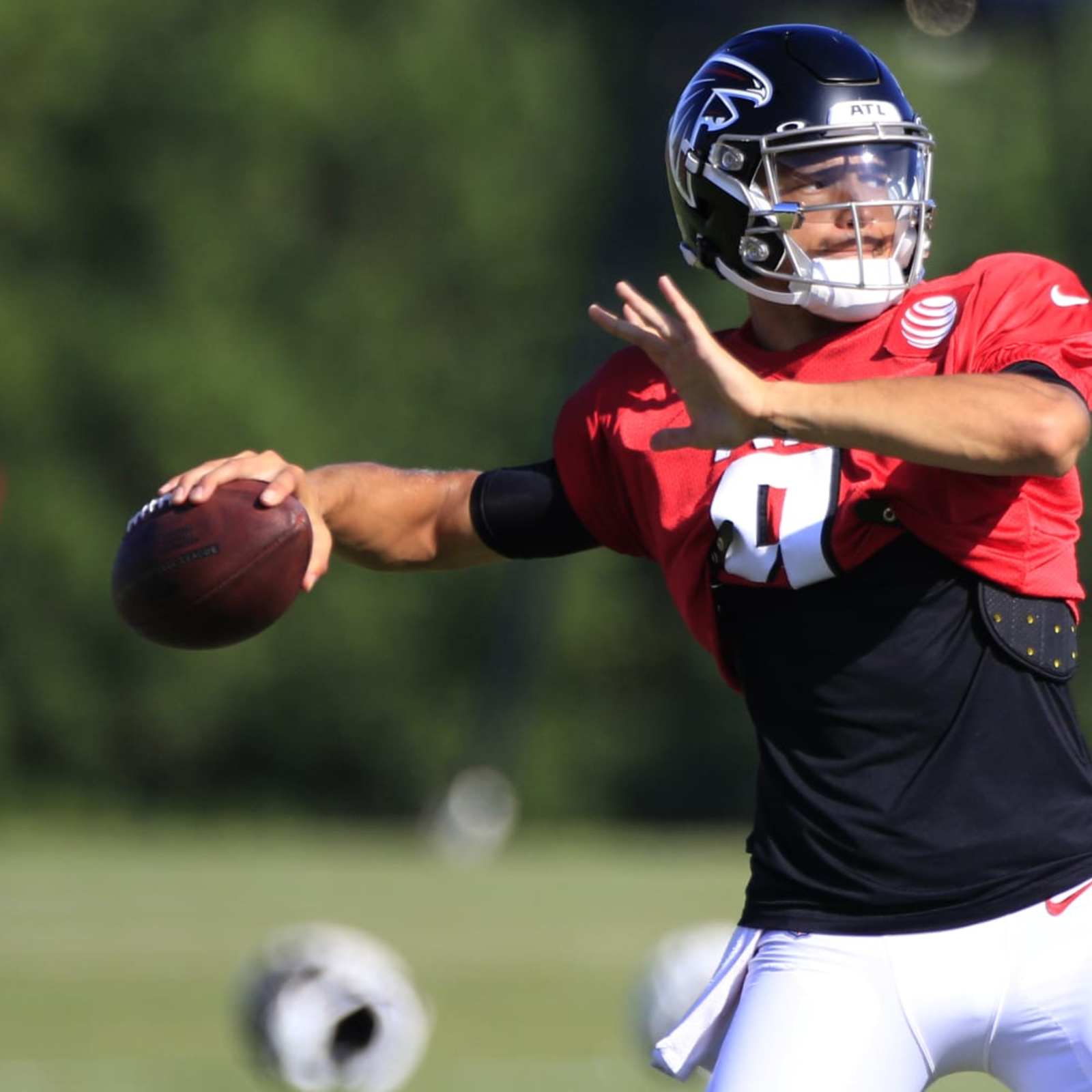 Falcons first-round RB Bijan Robinson dazzles in preseason debut