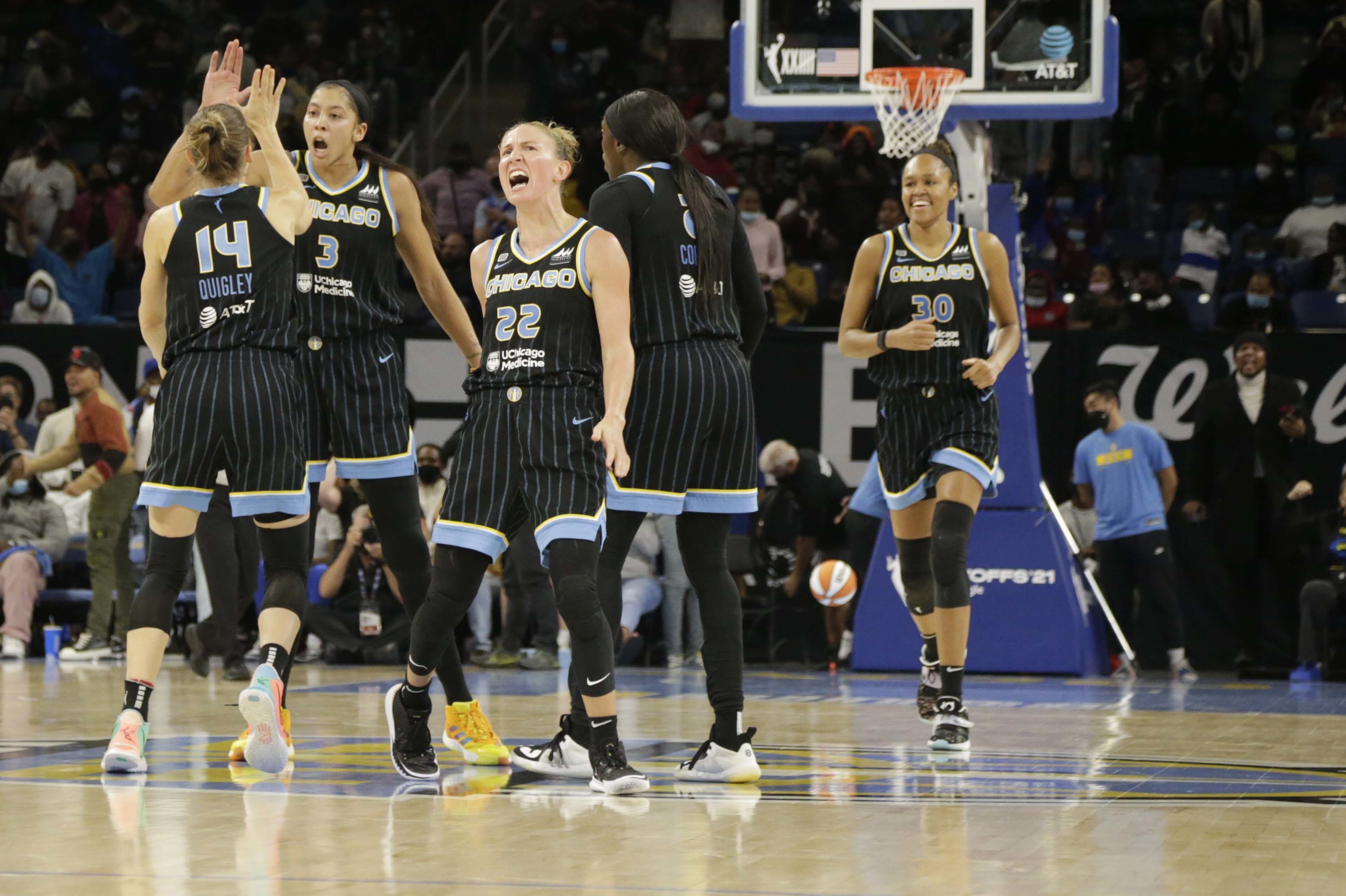 Chicago Sky Beat Phoenix Mercury for First W.N.B.A. Championship - The New  York Times