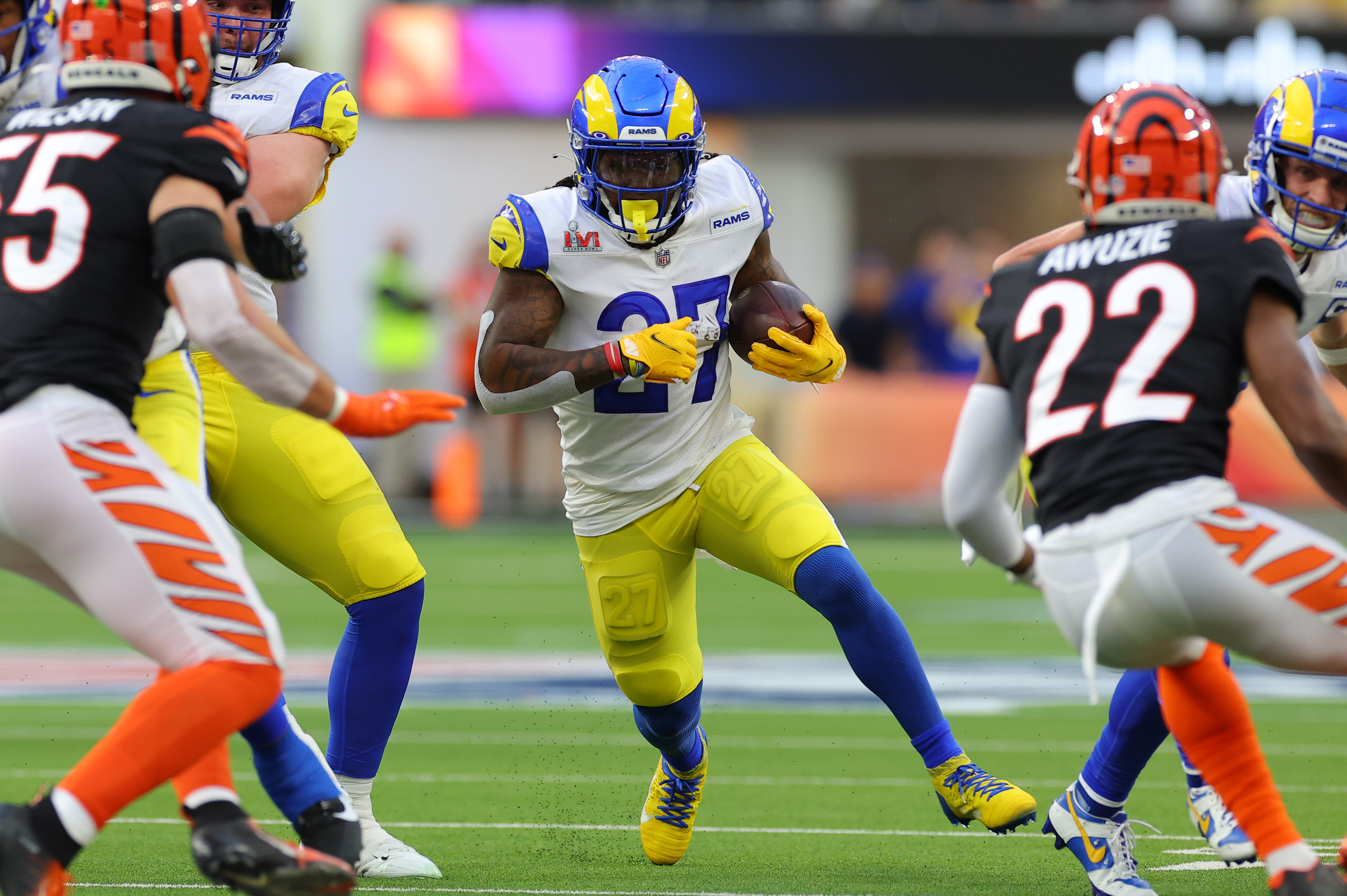 Justin Cole of the St. Louis Rams gets set during an NFL game against  News Photo - Getty Images