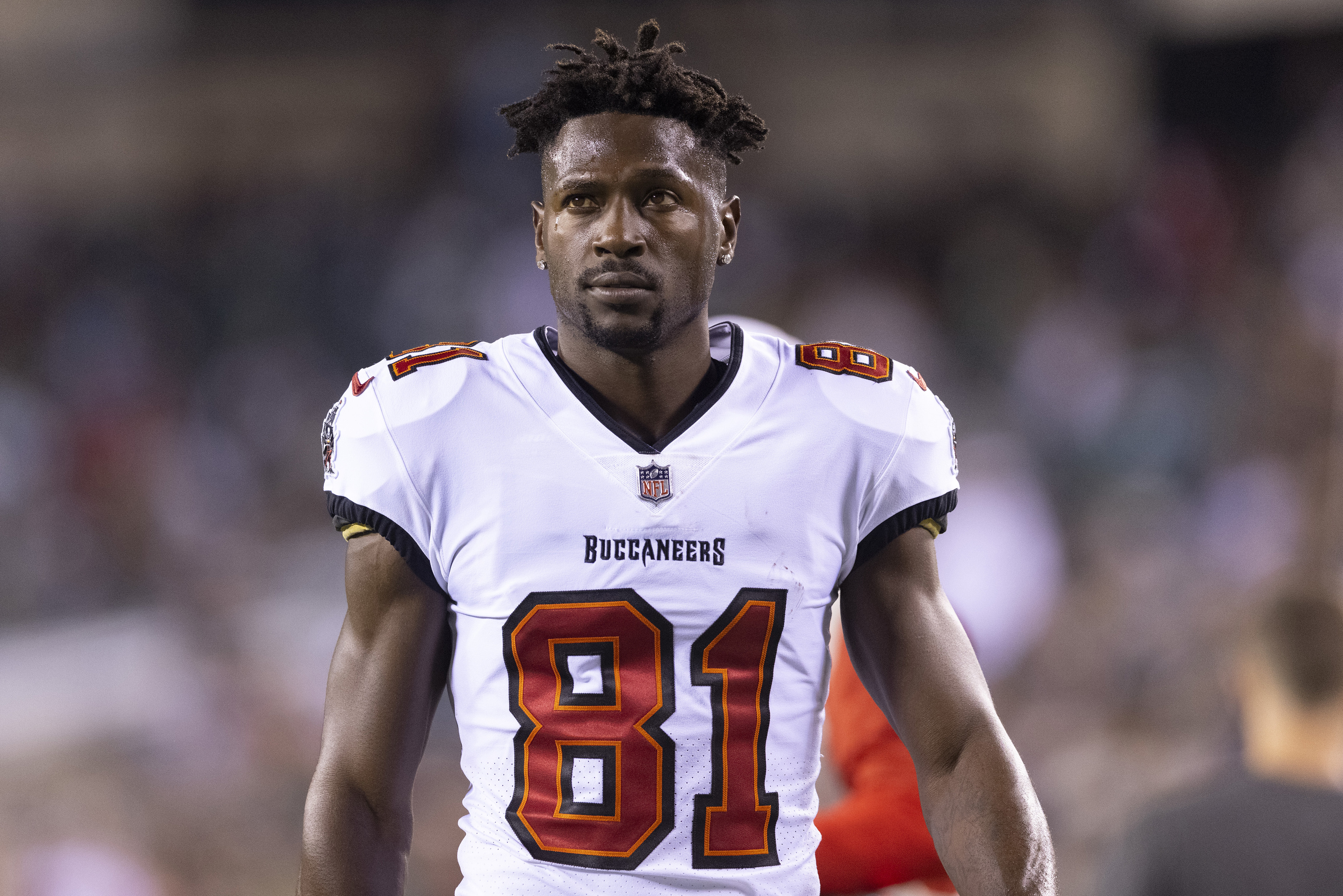 Bucs' Antonio Brown, Mike Edwards Suspended for Misrepresenting Vaccination Stat..