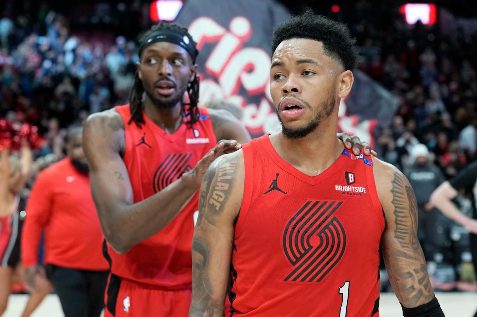PORTLAND, OREGON - FEBRUARY 06: Anfernee Simons #1 of the Portland Trail Blazers celebrates a 108-102 win against the Sacramento Kings at Moda Center on February 06, 2025 in Portland, Oregon. NOTE TO USER: User expressly acknowledges and agrees that, by downloading and or using this photograph, User is consenting to the terms and conditions of the Getty Images License Agreement. (Photo by Soobum Im/Getty Images)