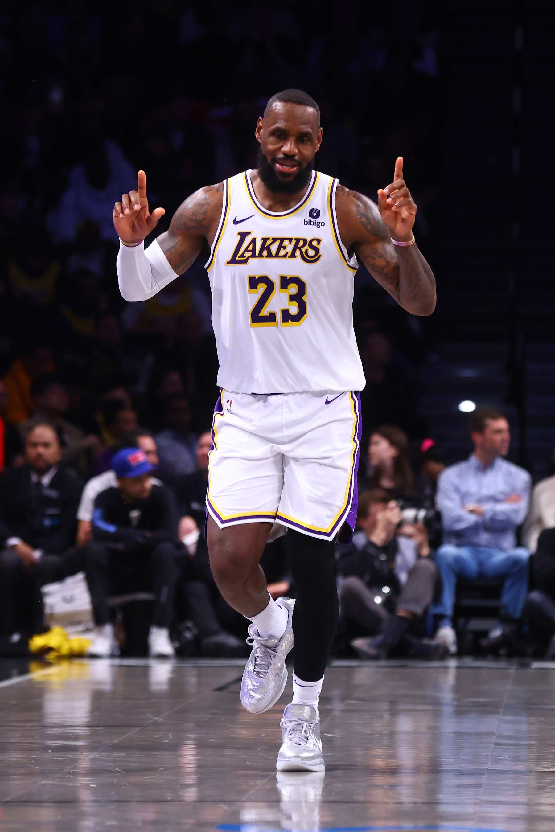 NEW YORK, NEW YORK - MARCH 31: LeBron James #23 of the Los Angeles Lakers in action against the Brooklyn Nets at Barclays Center on March 31, 2024 in New York City. NOTE TO USER: User expressly acknowledges and agrees that, by downloading and or using this photograph, User is consenting to the terms and conditions of the Getty Images License Agreement. Los Angeles Lakers defeated the Brooklyn Nets 116-104. (Photo by Mike Stobe/Getty Images)