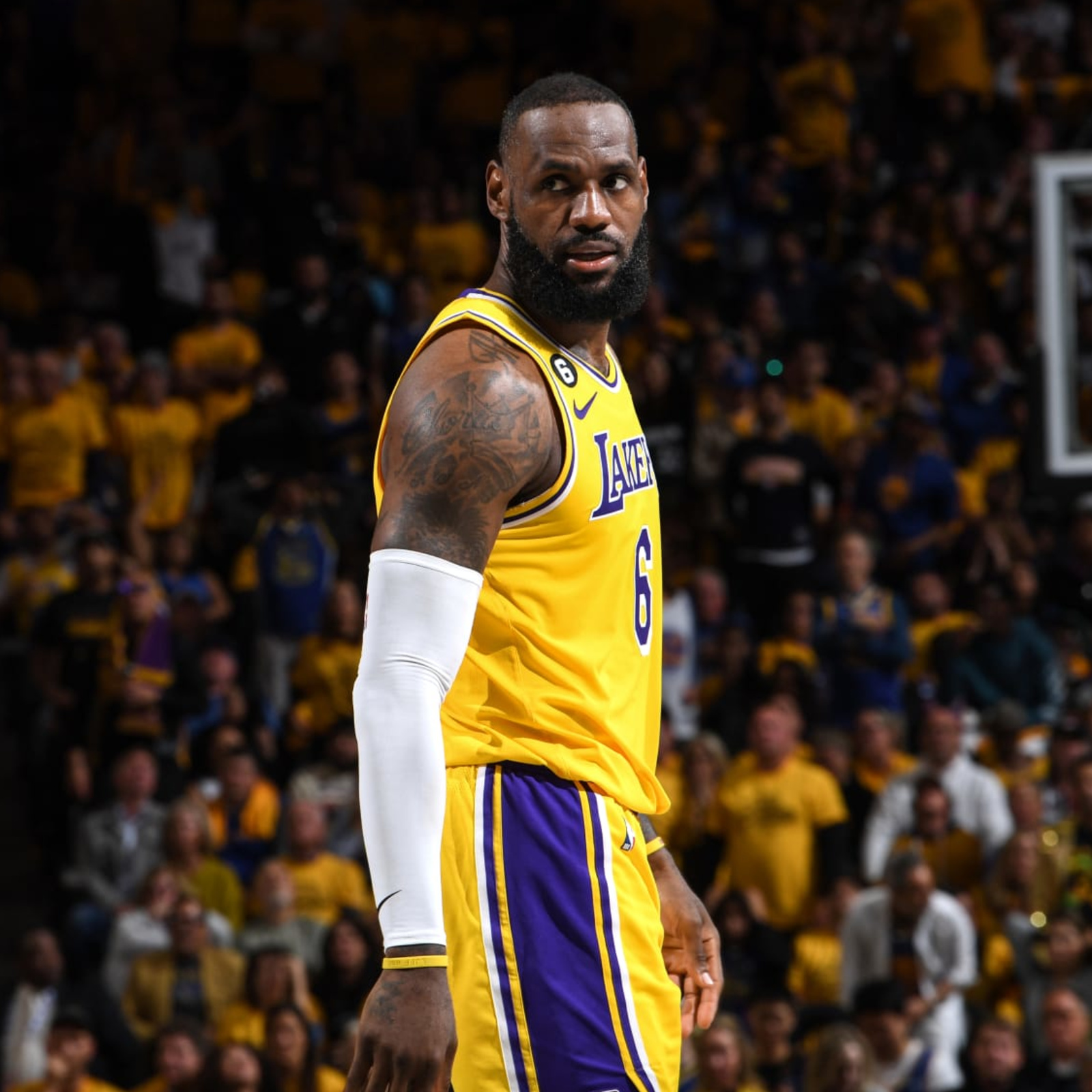 NBA - LeBron James' back issues are more apparent - ESPN