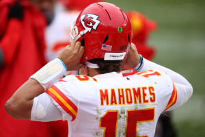 NFL, NFLPA Approve Helmet for QBs Designed to Reduce Concussions