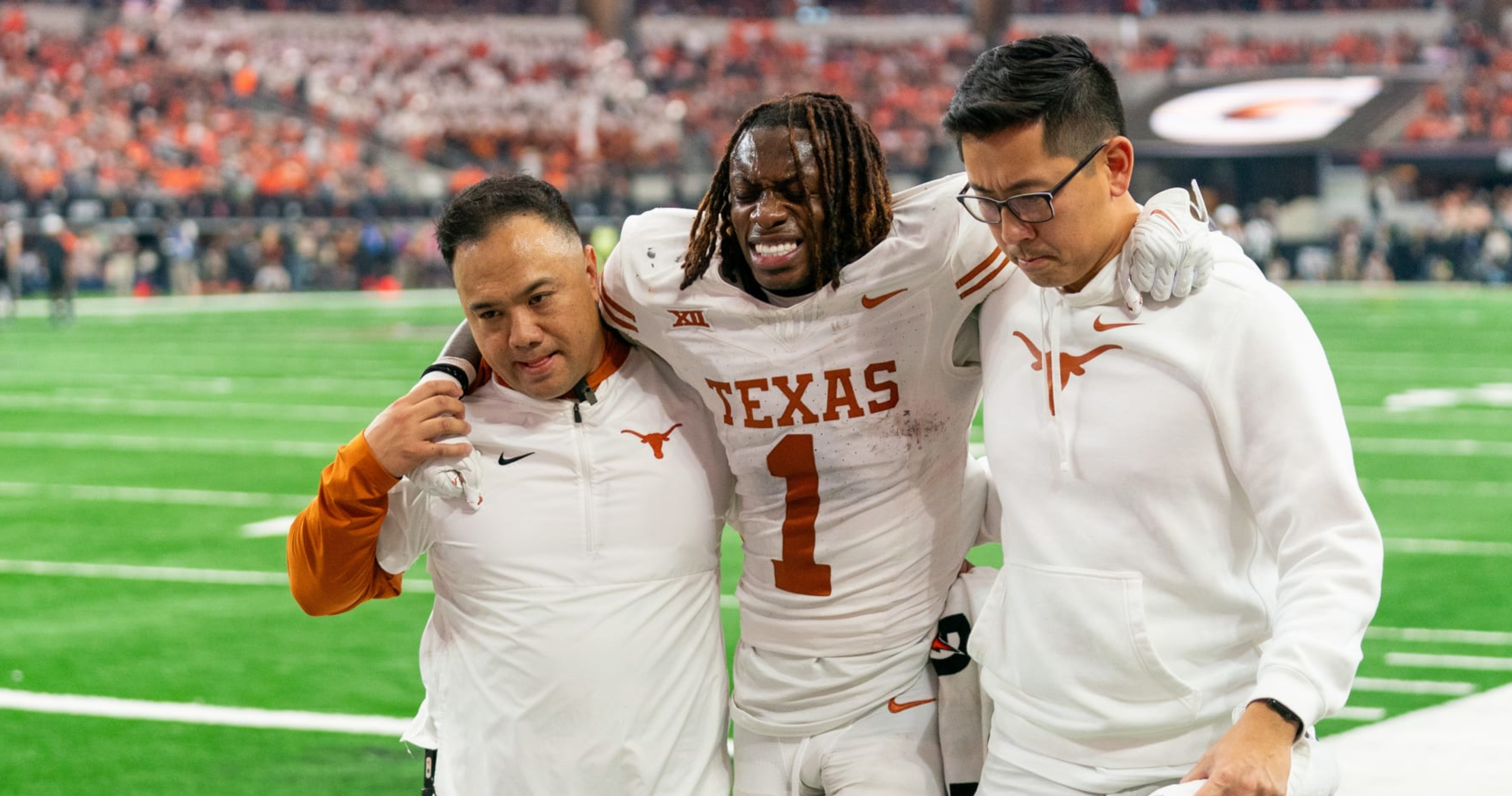 Texas' Xavier Worthy on Crutches After Suffering Leg Injury vs