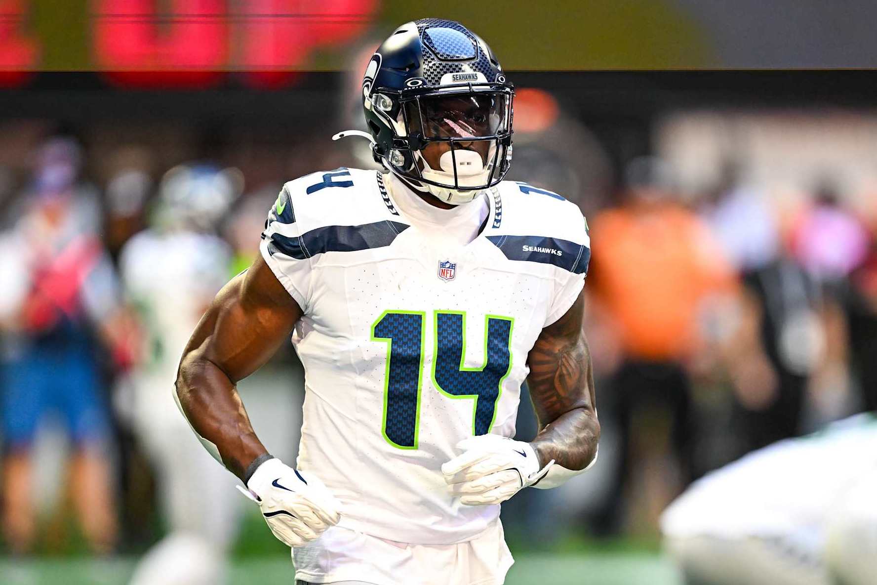 ATLANTA, GA OCTOBER 20: Seattle wide receiver DK Metcalf (14) goes in motion during the NFL game between the Seattle Seahawks and the Atlanta Falcons on October 20th, 2024 at Mercedes-Benz Stadium in Atlanta, GA. (Photo by Rich von Biberstein/Icon Sportswire via Getty Images)