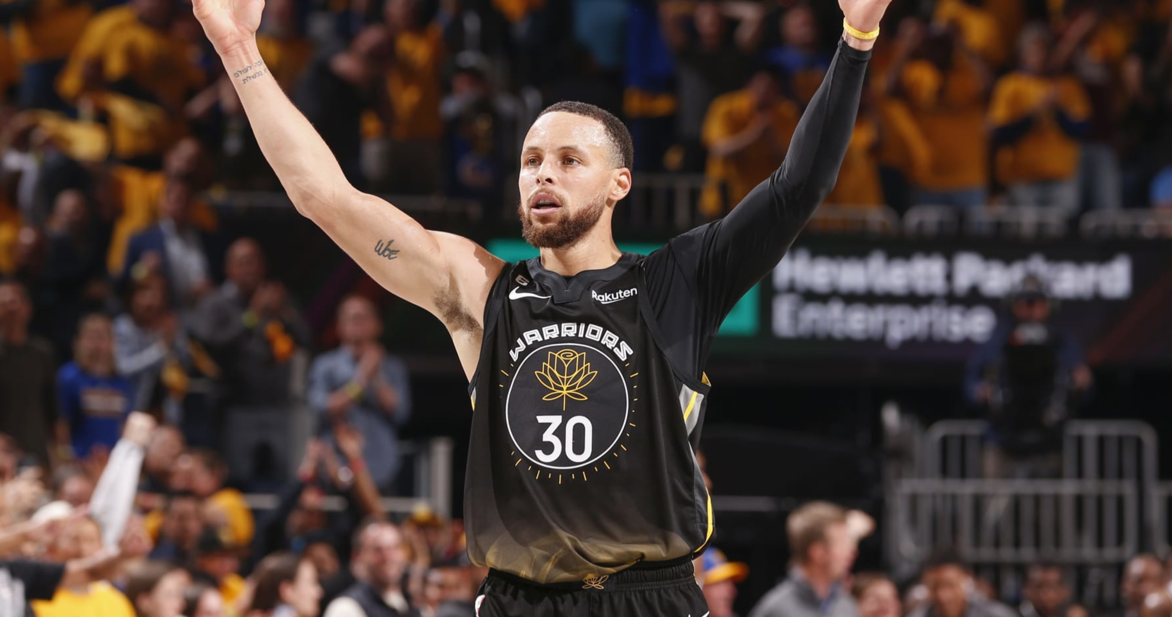 Steph Curry Lionized by Twitter as Warriors Beat Kings in Game 3