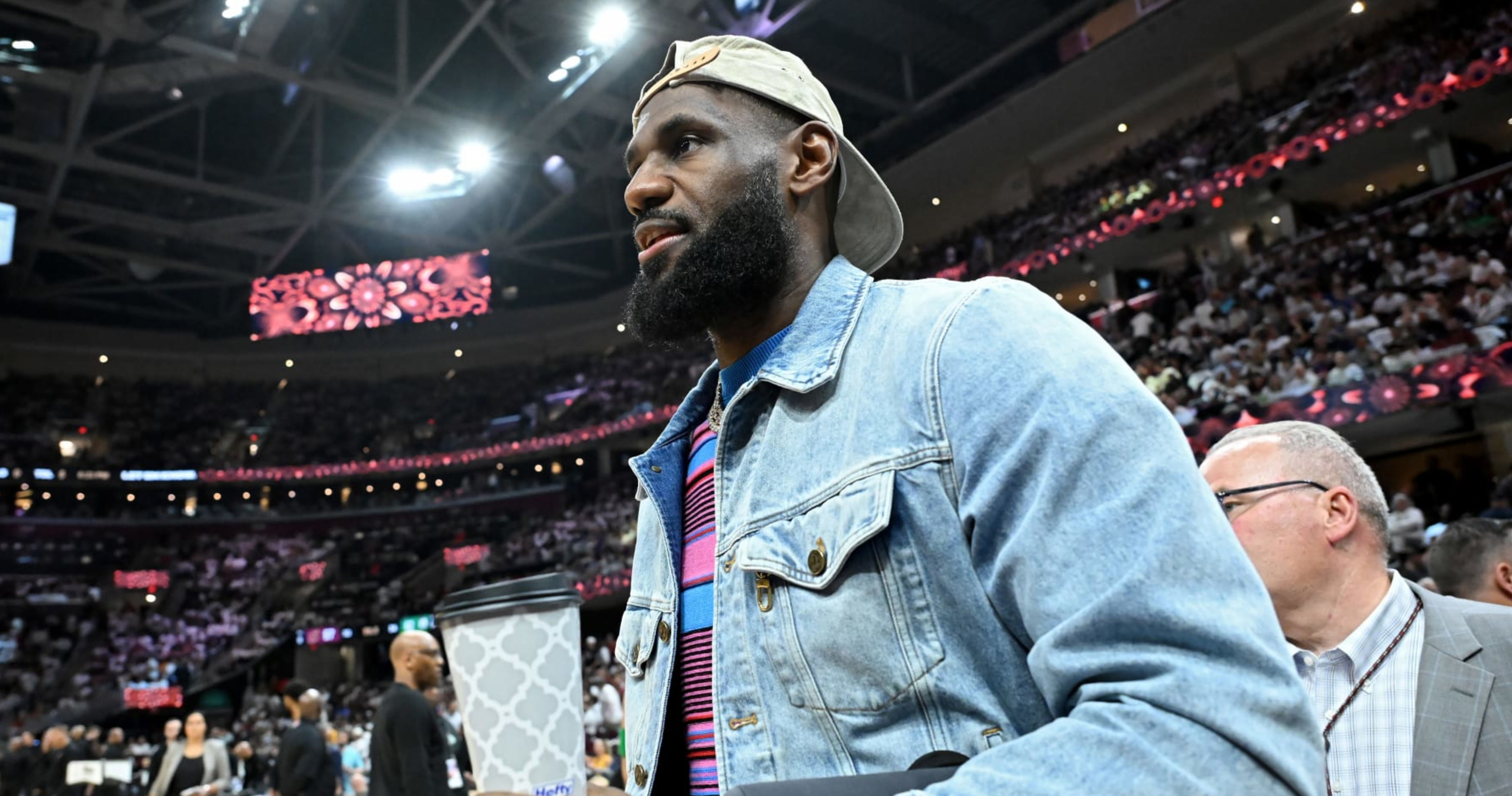 LeBron James Rumors: NBA GMs Texted Brian Windhorst His Viral Meme During Cavs Game