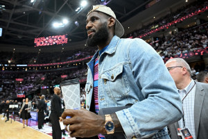 LeBron James Rumors: NBA GMs Texted Brian Windhorst His Viral Meme During Cavs Game