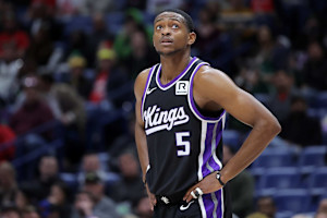 Report: De'Aaron Fox Traded to Spurs; Zach LaVine to Kings in 3-Team Deal with Bulls