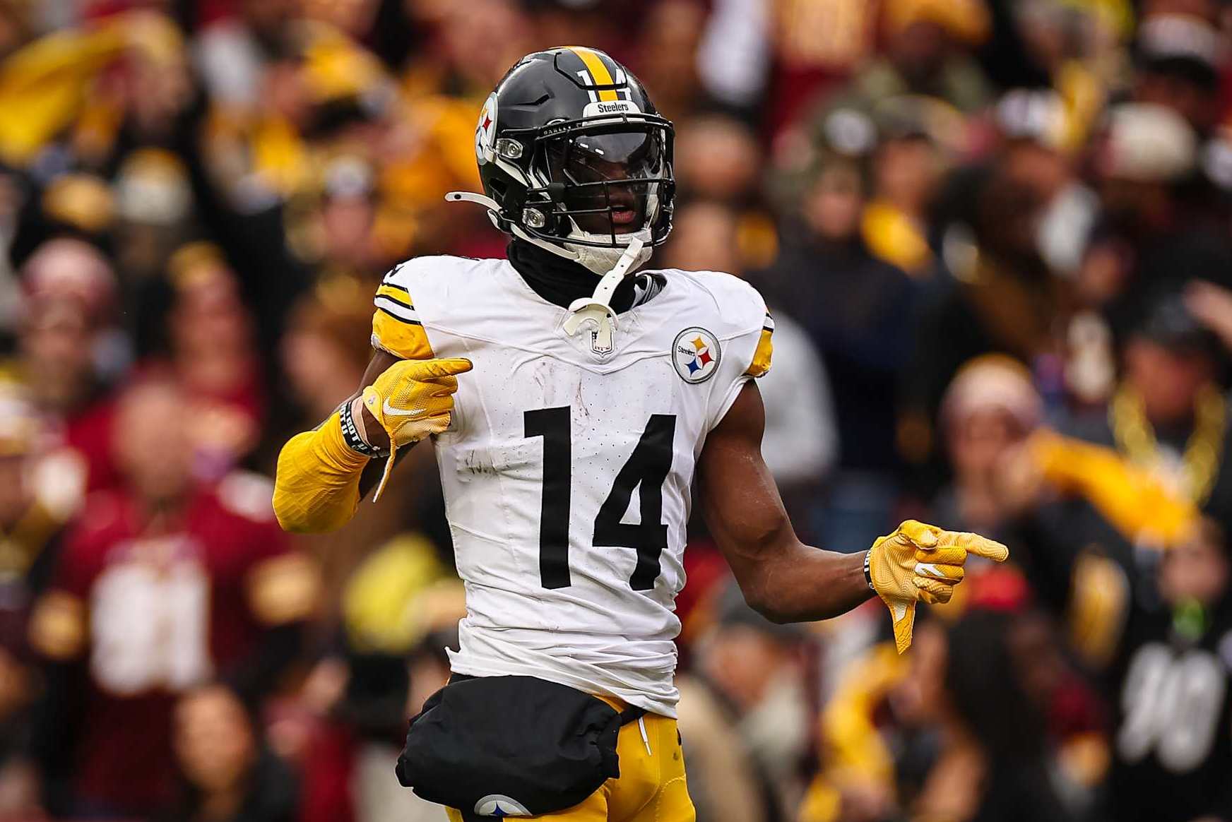LANDOVER, MD - NOVEMBER 10: George Pickens #14 of the Pittsburgh Steelers celebrates after a first down catch against the Washington Commanders during the second half of the game at Northwest Stadium on November 10, 2024 in Landover, Maryland. (Photo by Scott Taetsch/Getty Images)