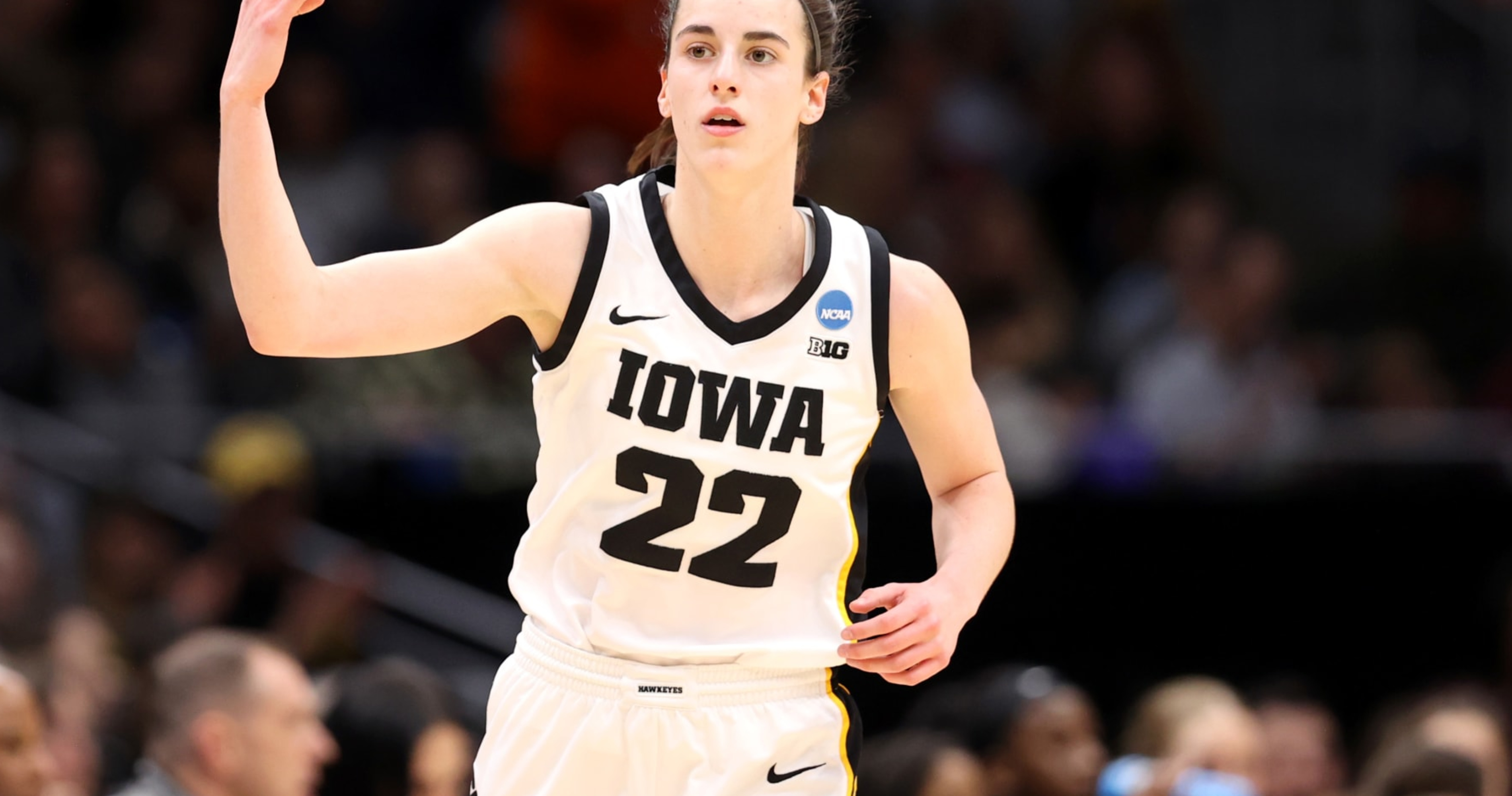 Caitlin Clark Wins 2023 Naismith Women's College Player of the Year