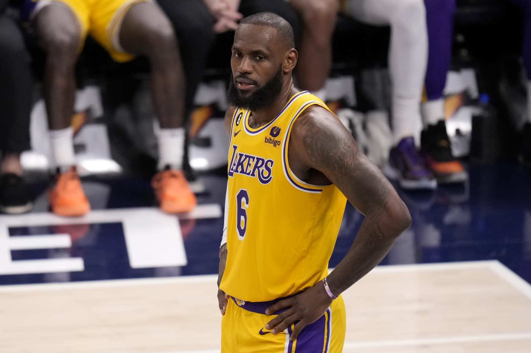 LeBron James expected to miss multiple weeks with foot injury