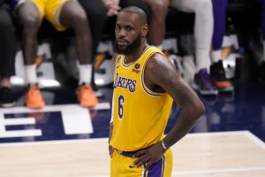 LeBron James Leads Lakers Past Hawks 134-118 for 4th Straight Win – NBC Los  Angeles