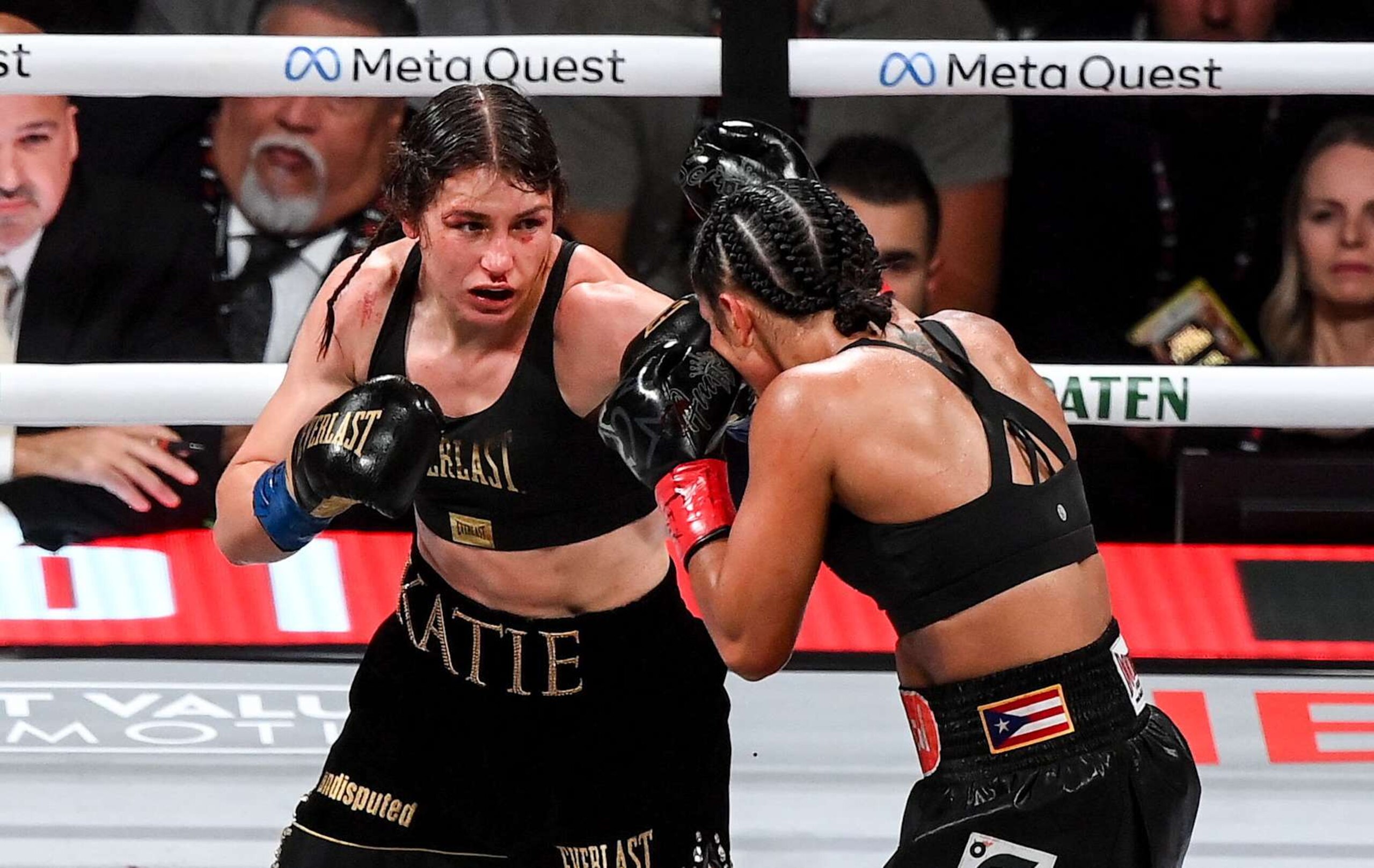 Texas , United States - 15 November 2024; Katie Taylor, left, and Amanda Serrano during their undisputed super lightweight championship fight at AT&T Stadium in Arlington, Texas, USA. (Photo By Stephen McCarthy/Sportsfile via Getty Images)