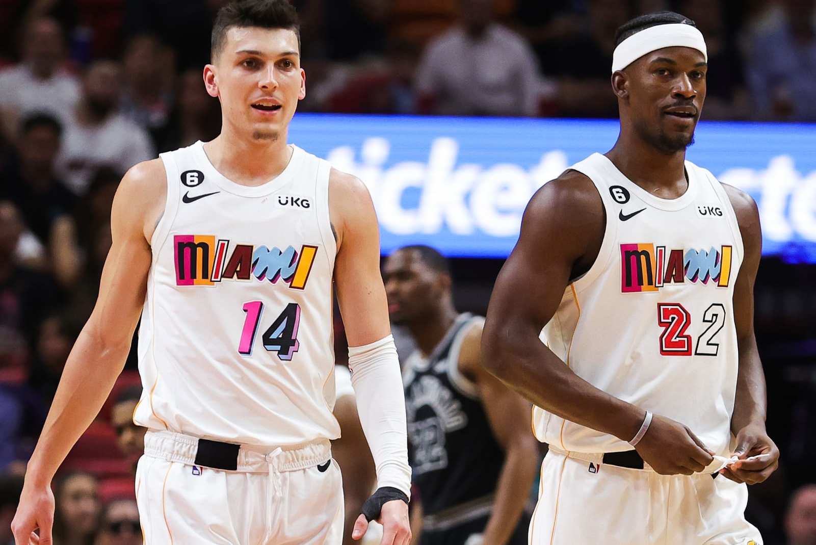 Top-selling NBA jerseys: Jrue Holiday and Deandre Ayton join list of NBA's  best-selling jerseys in 2023