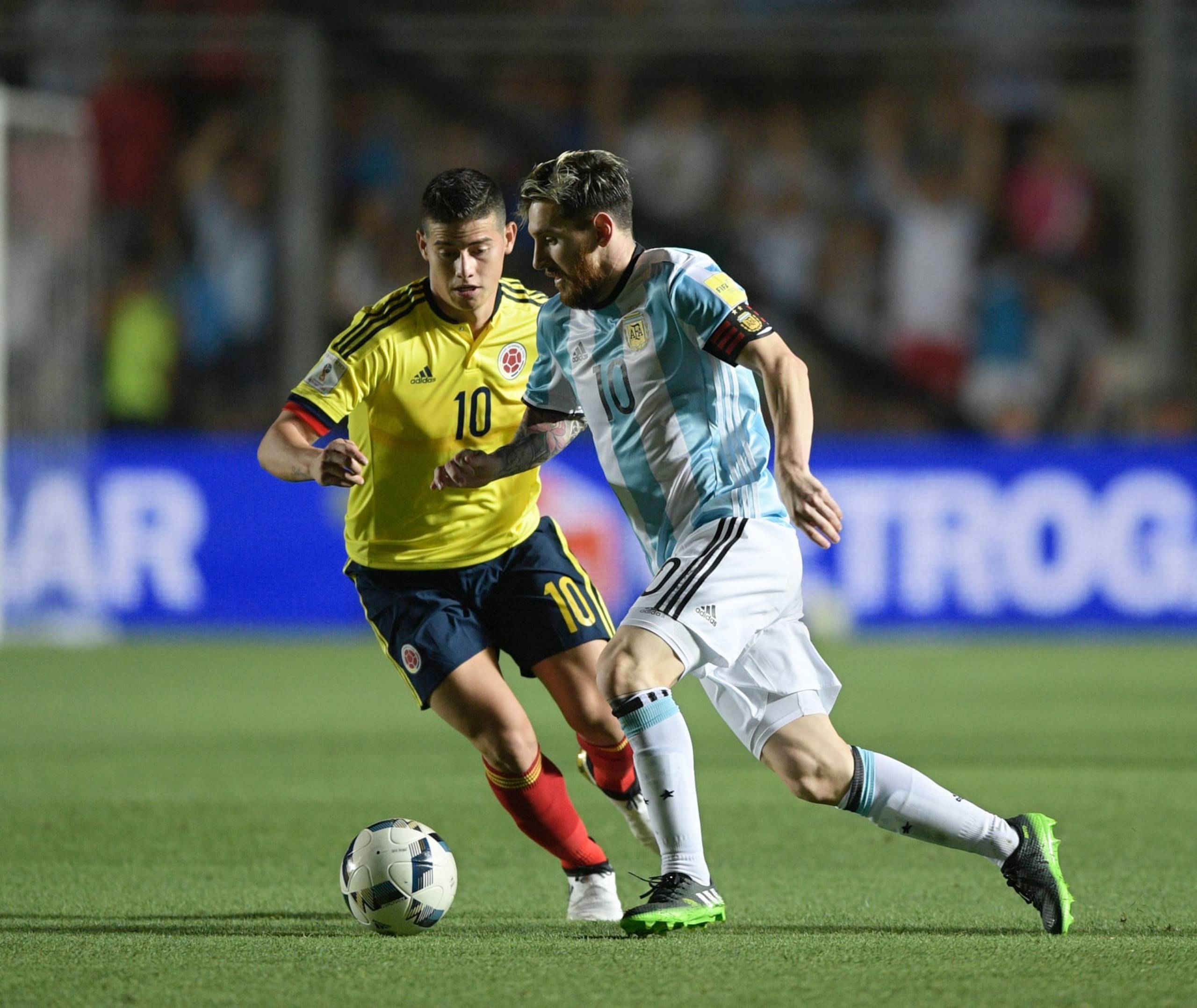 TOPSHOT - Colombia's midfielder James Rodriguez (L) and Argentina's Lionel Messi  vie for the ball during their 2018 FIFA World Cup qualifier football match in San Juan, Argentina, on November 15, 2016. / AFP / Juan Mabromata        (Photo credit should read JUAN MABROMATA/AFP via Getty Images)