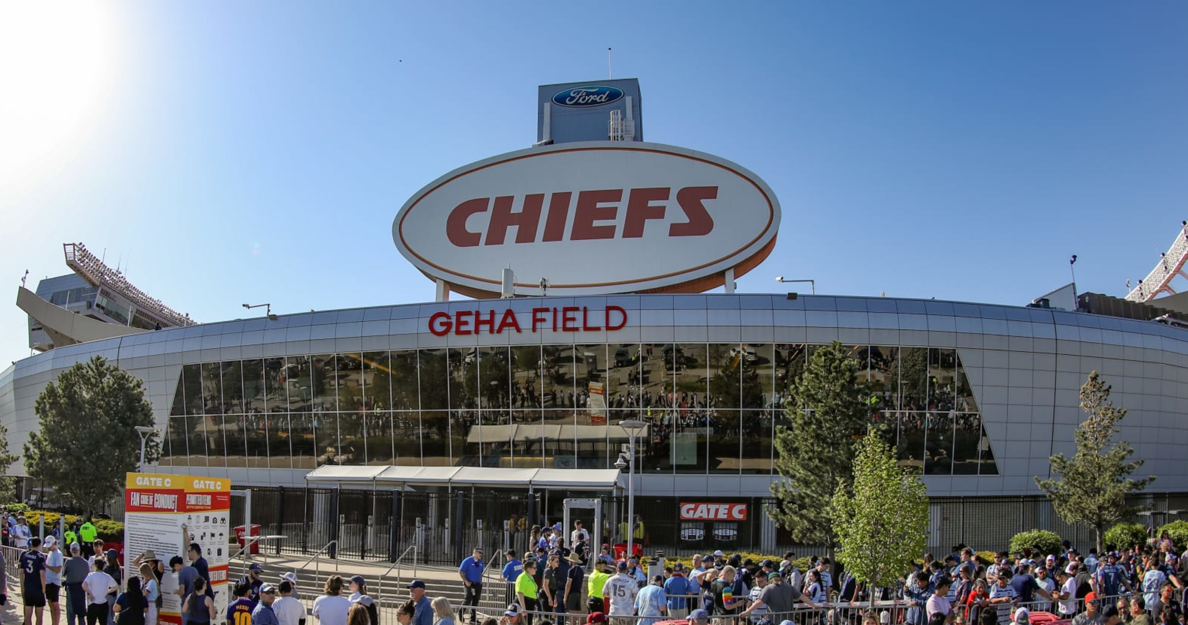 Latest on Kansas Bill to Relocate Chiefs, Royals in Missouri amid New Stadium Talks