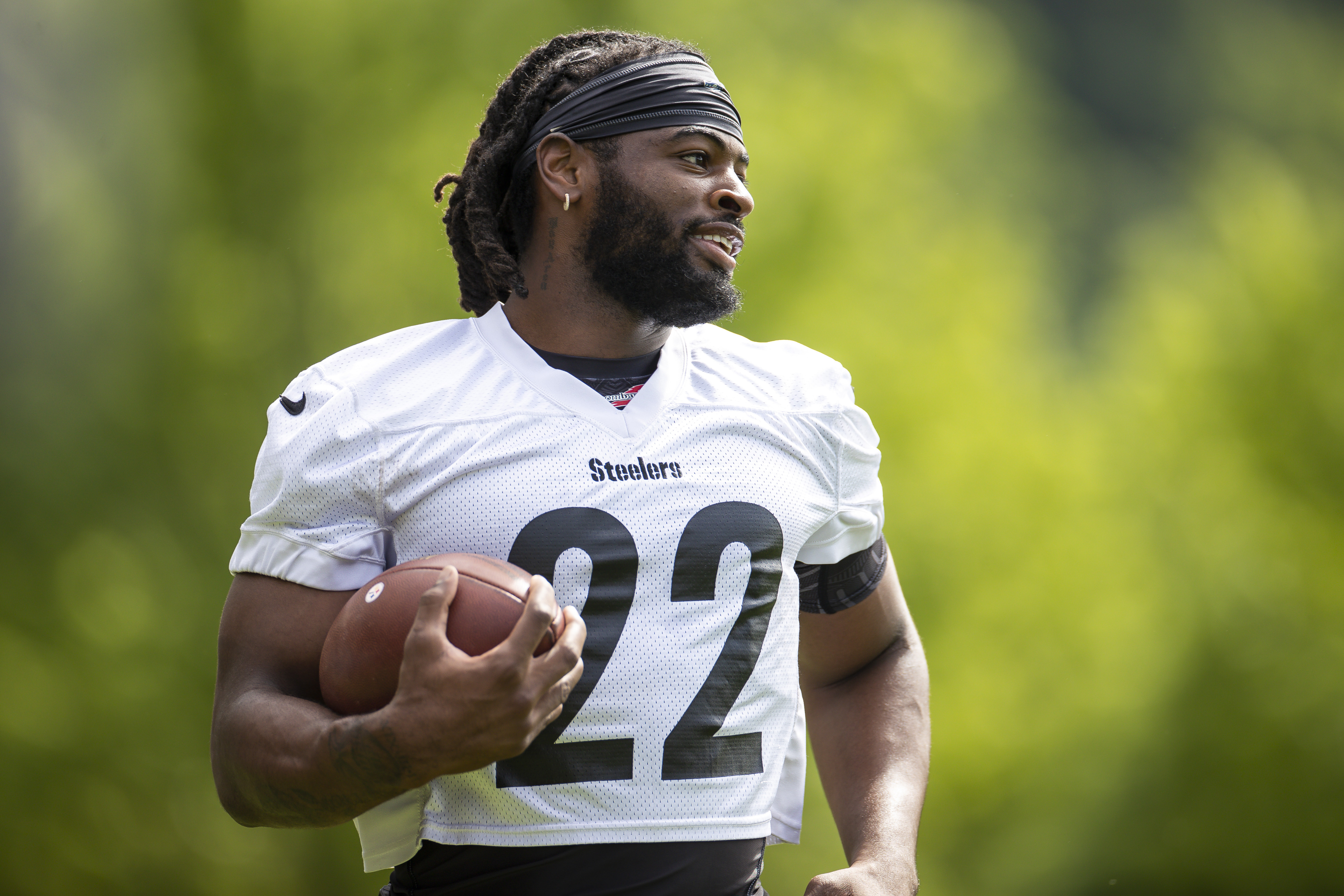 Steelers aiming to lower Najee Harris' workload in Year 2