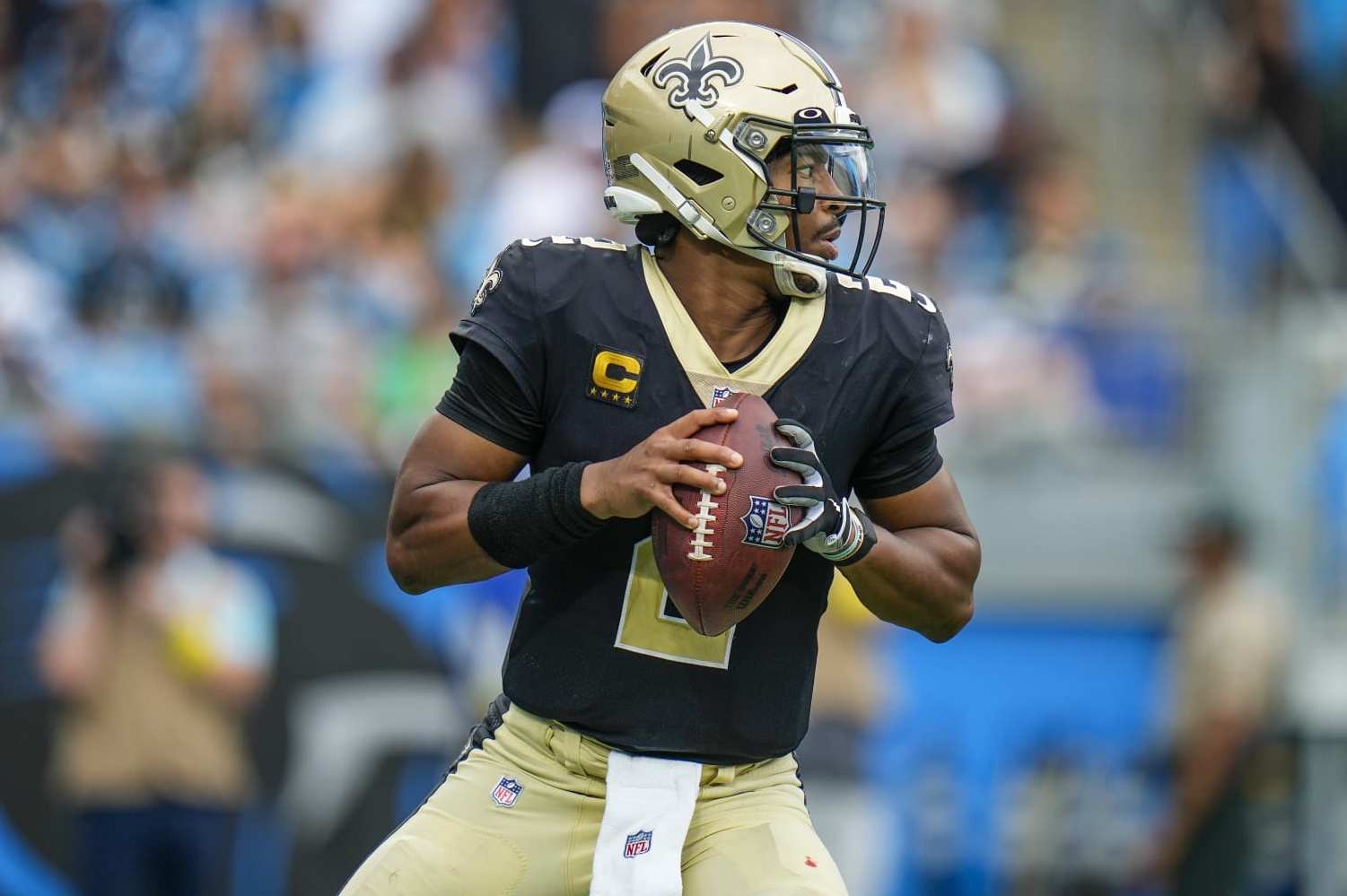 NFL on X: Saints re-signing QB Jameis Winston to 2-year, $28