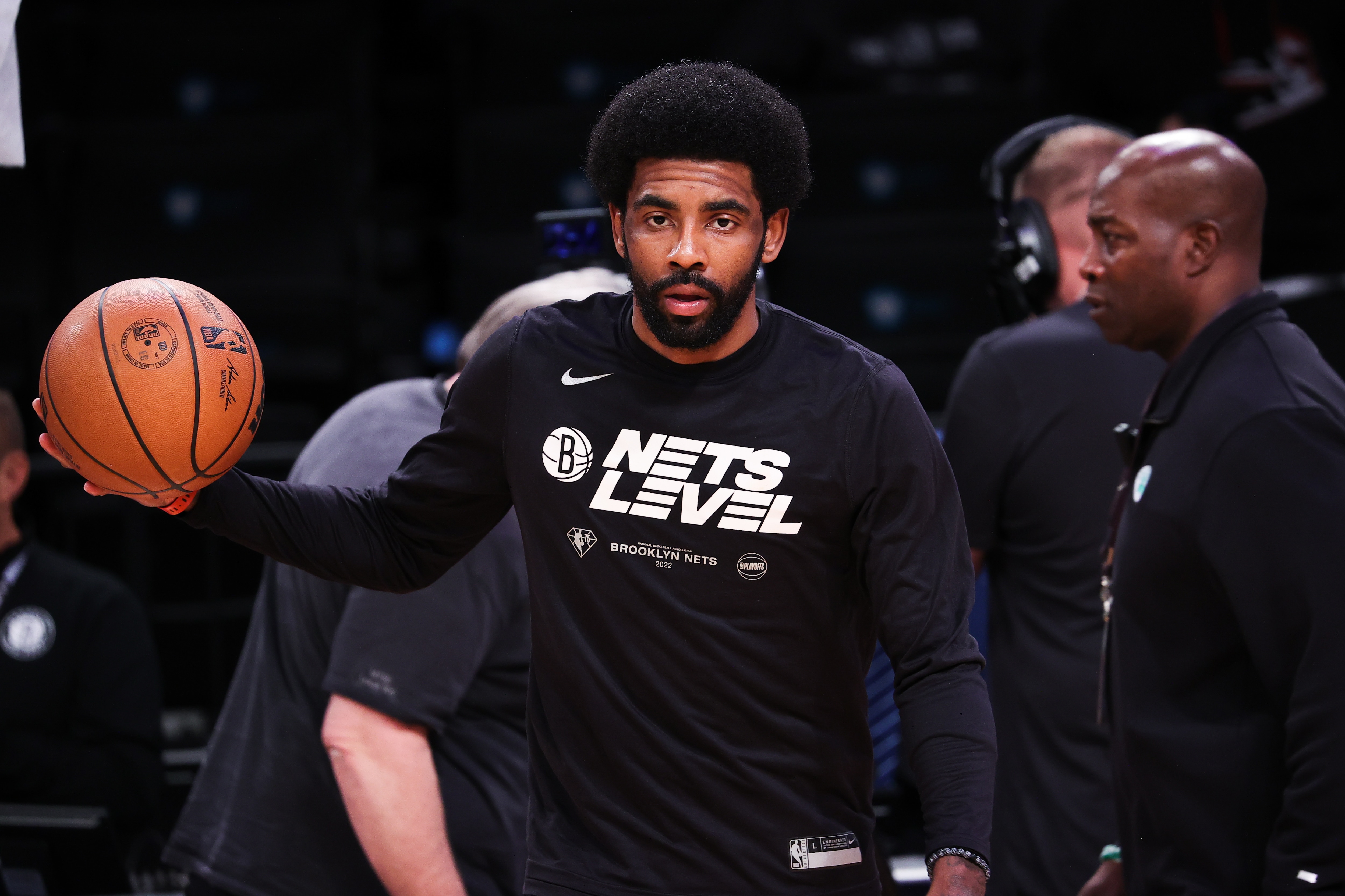 Kyrie Irving Trade Rumors: 76ers, Mavs Join Lakers in Pursuit of Nets PG