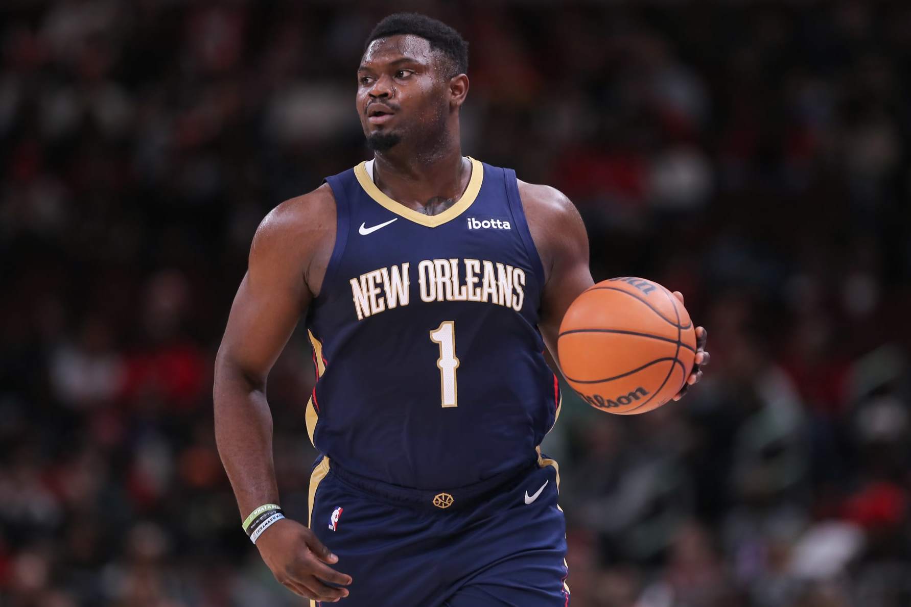 CHICAGO, IL - DECEMBER 02: Zion Williamson #1 of the New Orleans Pelicans brings the ball up court during the first half against the Chicago Bulls at the United Center on December 2, 2023 in Chicago, Illinois. (Photo by Melissa Tamez/Icon Sportswire via Getty Images)