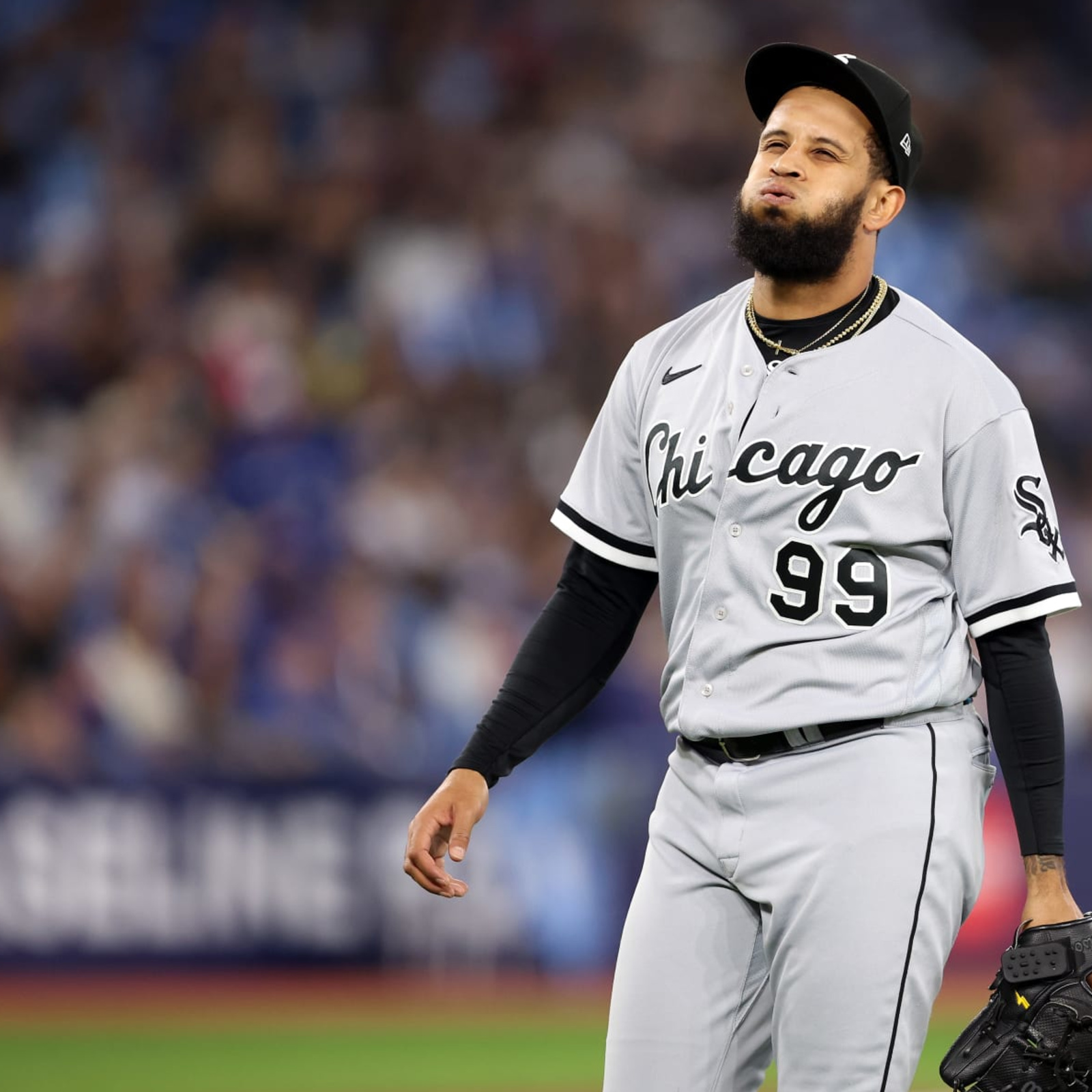 Former White Sox reliever says rookies slept in bullpen