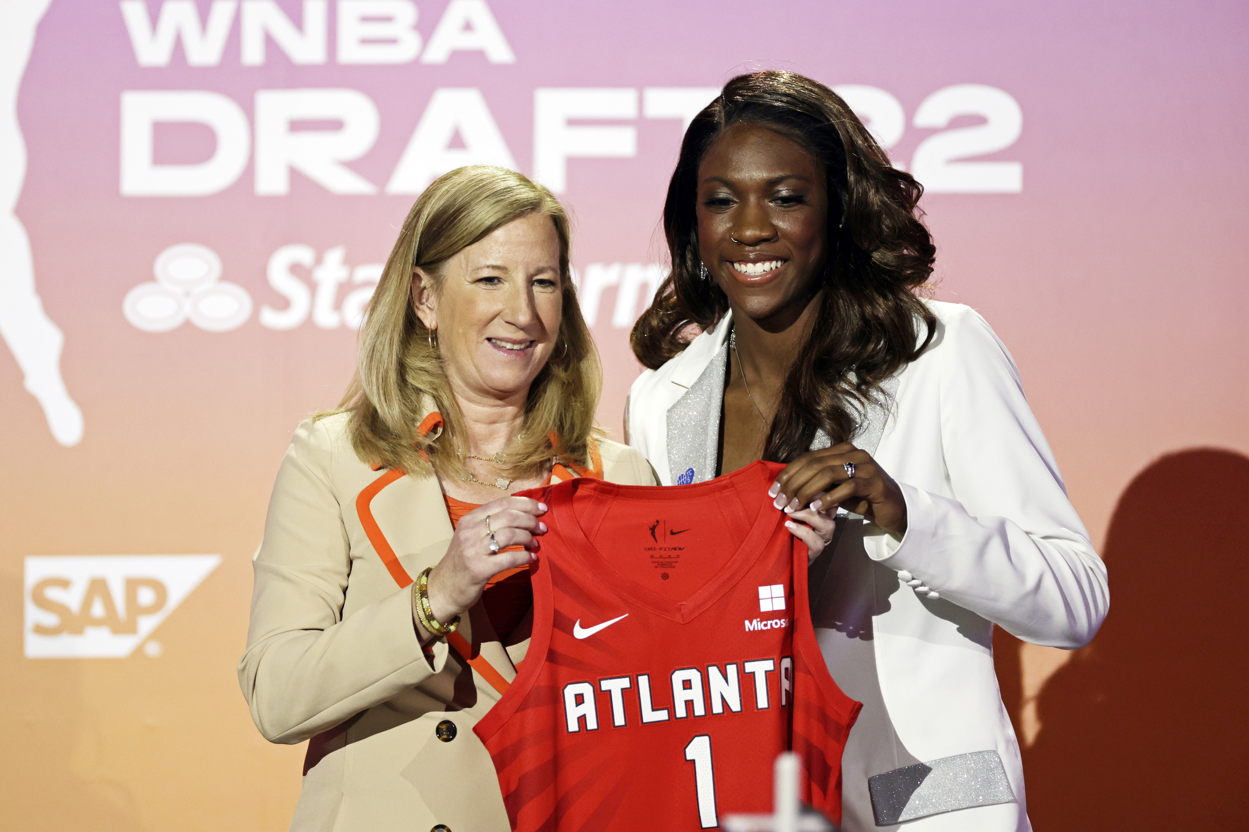2022 WNBA Draft Results: Complete Round-By-Round Selections and Twitter Reaction