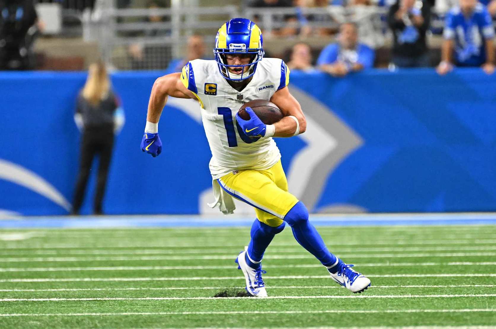 DETROIT, MI - SEPTEMBER 08: Los Angeles Rams wide receiver Cooper Kupp (10) runs wide during the Detroit Lions versus the Los Angeles Rams game on Sunday September 8, 2024 at Ford Field in Detroit, MI. (Photo by Steven King/Icon Sportswire via Getty Images)