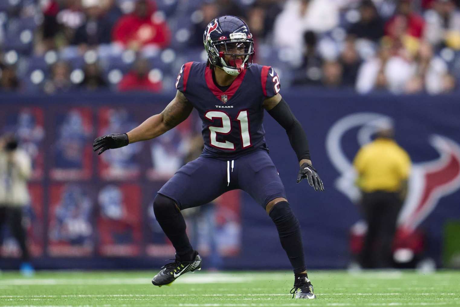 Houston Texans defensive back Steven Nelson (21) signals a safety