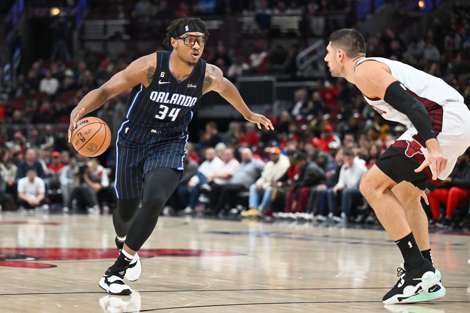 CHICAGO, ILLINOIS - NOVEMBER 18: Wendell Carter Jr. #34 of the Orlando Magic controls the ball against the Chicago Bulls on November 18, 2022 at the United Center in Chicago, Illinois. Orlando defeated Chicago 108-107. NOTE TO USER: User expressly acknowledges and agrees that, by downloading and or using this photograph, User is consenting to the terms and conditions of the Getty Images License Agreement. (Photo by Jamie Sabau/Getty Images)