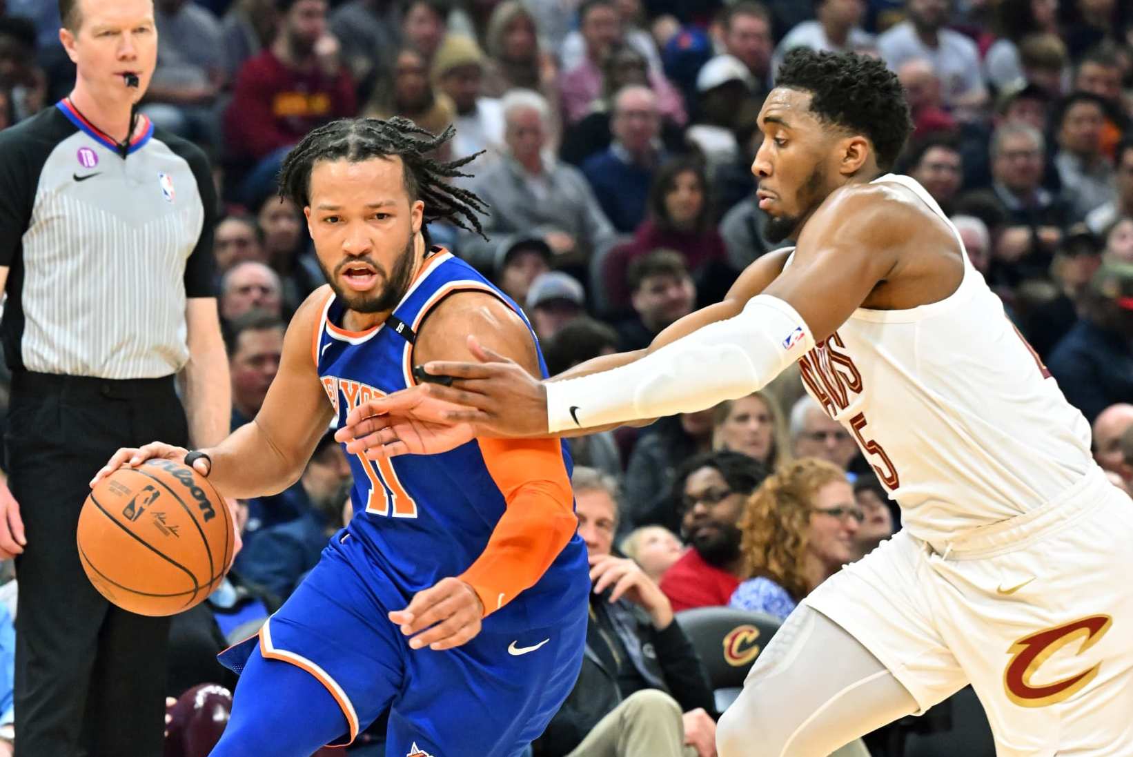 CLEVELAND, OHIO - MARCH 31: Jalen Brunson #11 of the New York Knicks drives to the basket around Donovan Mitchell #45 of the Cleveland Cavaliers during the first quarter at Rocket Mortgage Fieldhouse on March 31, 2023 in Cleveland, Ohio. NOTE TO USER: User expressly acknowledges and agrees that, by downloading and or using this photograph, User is consenting to the terms and conditions of the Getty Images License Agreement. (Photo by Jason Miller/Getty Images) CLEVELAND, OHIO - MARCH 31: Jalen Brunson #11 of the New York Knicks drives to the basket around Donovan Mitchell #45 of the Cleveland Cavaliers during the first quarter at Rocket Mortgage Fieldhouse on March 31, 2023 in Cleveland, Ohio. NOTE TO USER: User expressly acknowledges and agrees that, by downloading and or using this photograph, User is consenting to the terms and conditions of the Getty Images License Agreement. (Photo by Jason Miller/Getty Images)