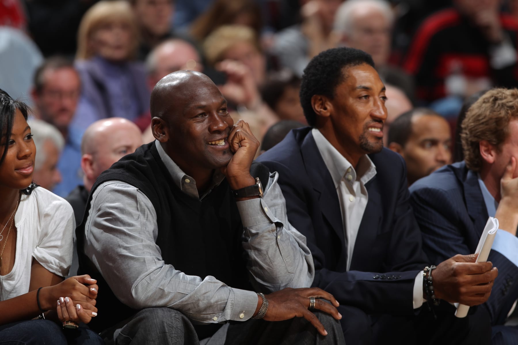 scottie pippen carrying michael jordan