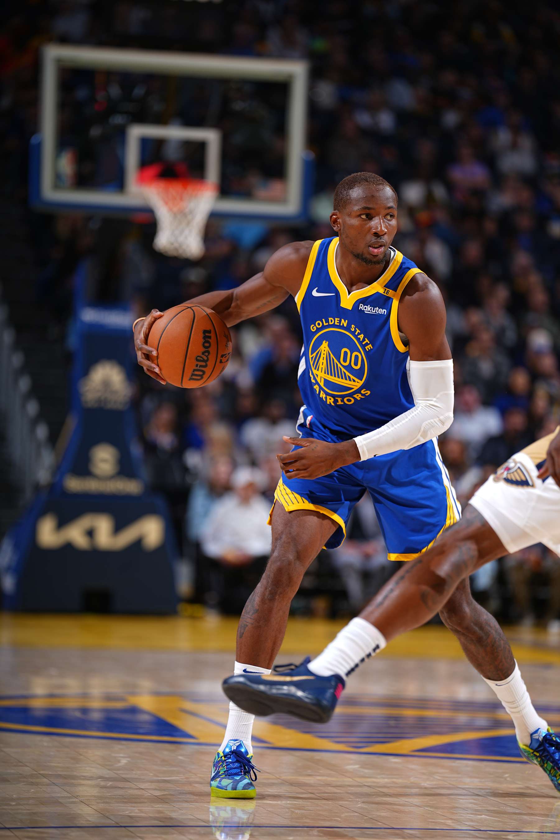 SAN FRANCISCO, CA - OCTOBER 30: Jonathan Kuminga #00 of the Golden State Warriors handles the ball during the game against the New Orleans Pelicans on October 30, 2024 at Chase Center in San Francisco, California. NOTE TO USER: User expressly acknowledges and agrees that, by downloading and or using this photograph, user is consenting to the terms and conditions of Getty Images License Agreement. Mandatory Copyright Notice: Copyright 2024 NBAE (Photo by Garrett Ellwood/NBAE via Getty Images)