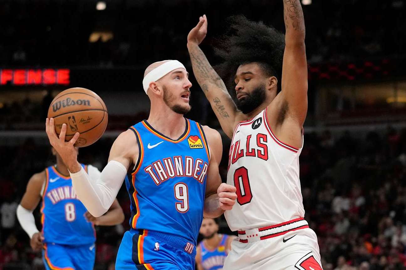 CHICAGO, ILLINOIS - OCTOBER 26: Alex Caruso #9 of the Oklahoma City Thunder dribbles the ball against Coby White #0 of the Chicago Bulls in the second quarter during a game at the United Center on October 26, 2024 in Chicago, Illinois. NOTE TO USER: User expressly acknowledges and agrees that, by downloading and or using this photograph, User is consenting to the terms and conditions of the Getty Images License Agreement. (Photo by Patrick McDermott/Getty Images)