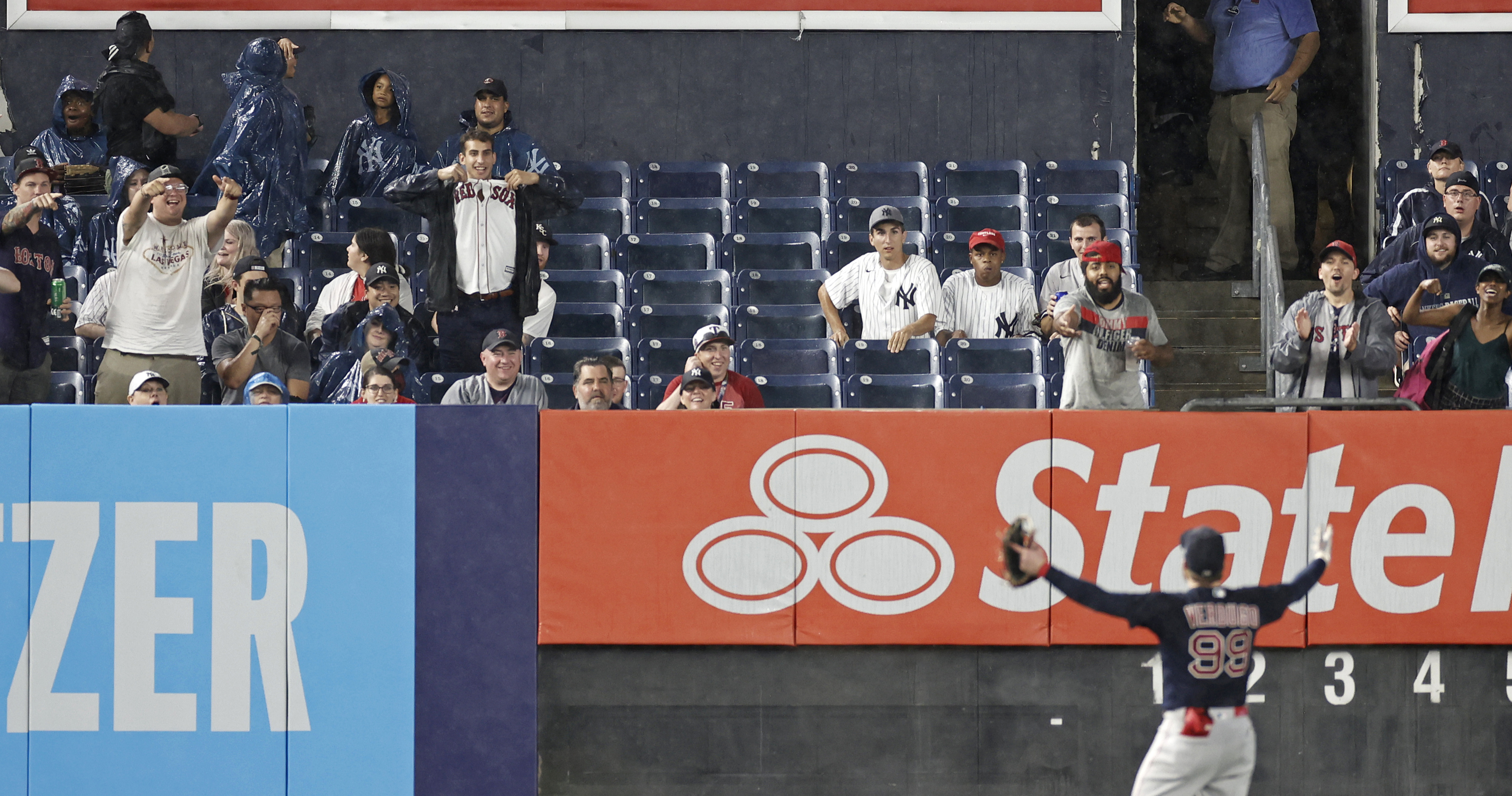 Yankees fans sound off on umpires, Junior Valentine after controversial  overturned call takes away run vs. Red Sox