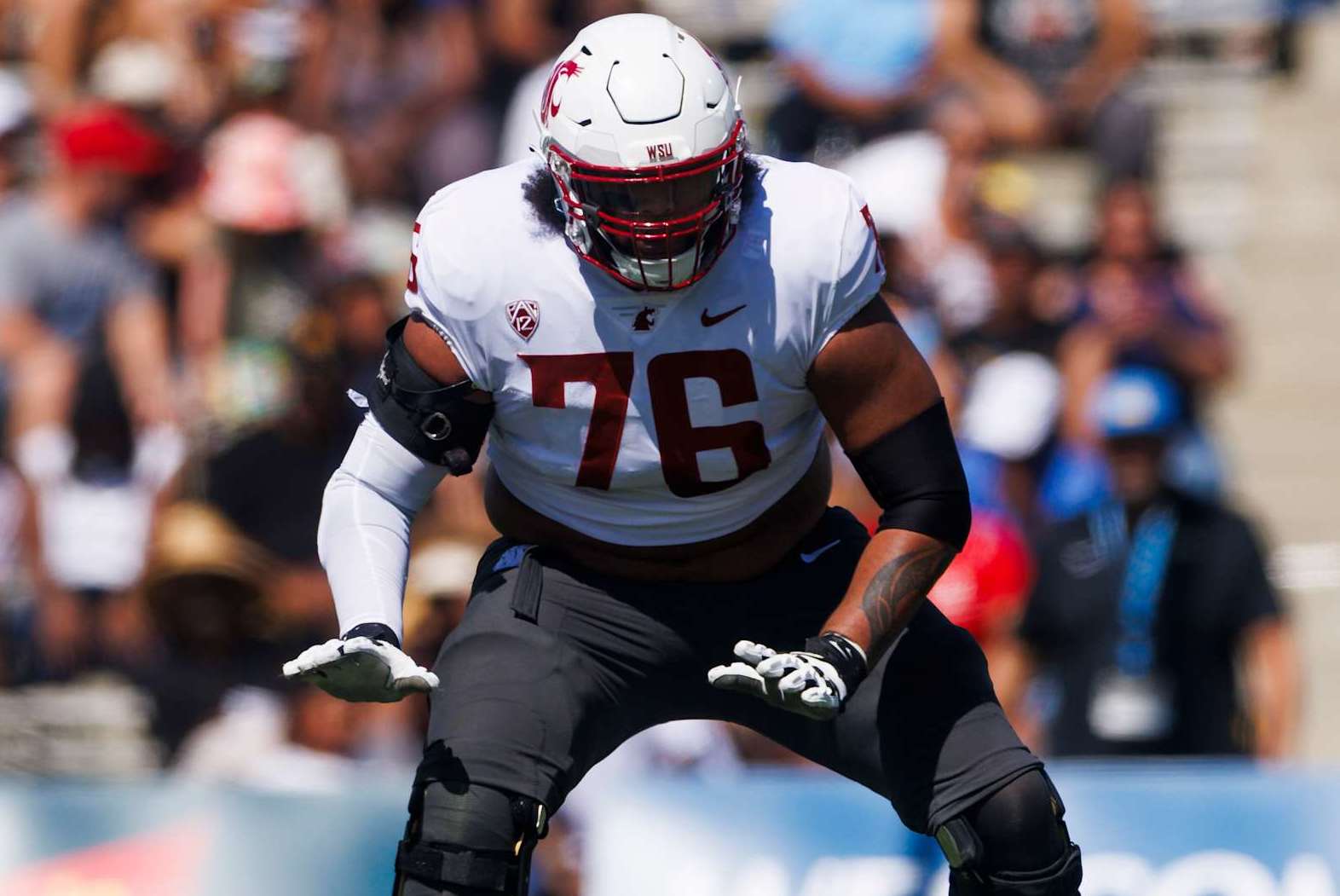 PASADENA, CA - OCTOBER 07: Washington State Cougars offensive lineman Esa Pole (76) blocks during the college football game against the UCLA Bruins on October 7, 2023 at Rose Bowl Stadium in Pasadena, CA. (Photo by Ric Tapia/Icon Sportswire via Getty Images)
