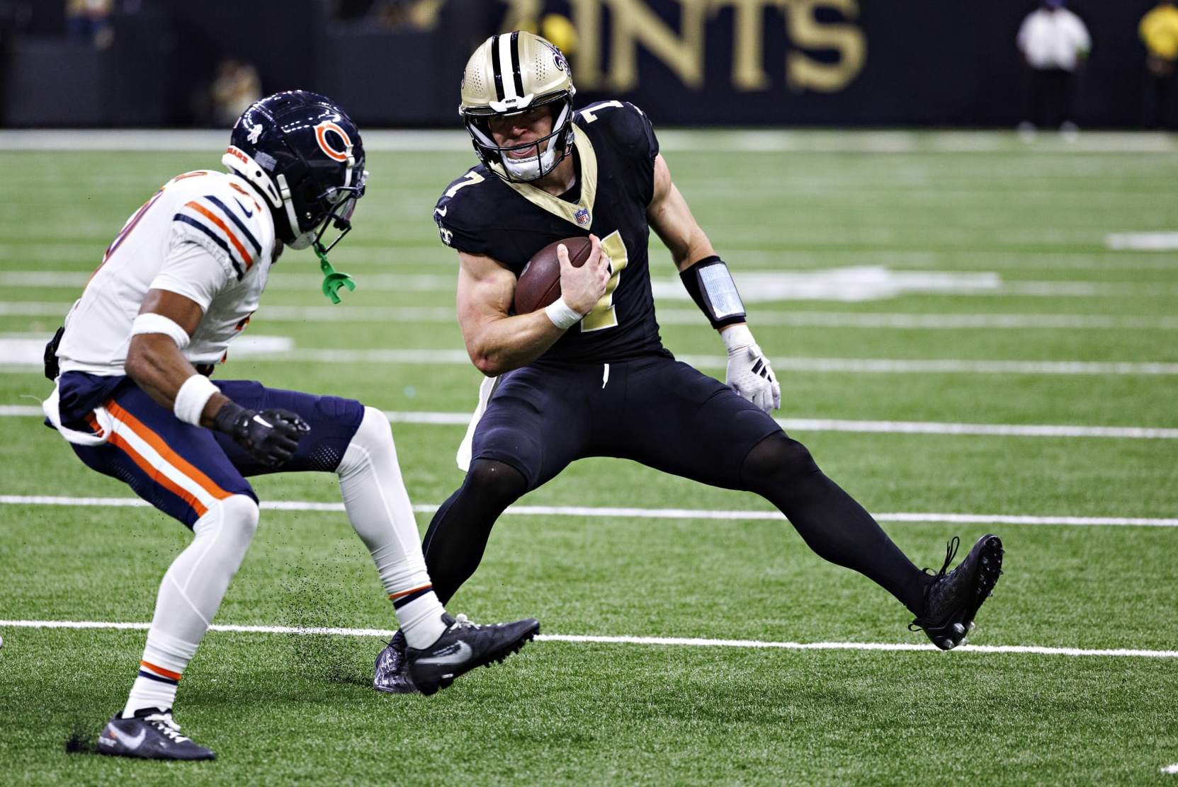 NEW ORLEANS, LOUISIANA - NOVEMBER 05: Taysom Hill #7 of the New Orleans Saints runs the ball during a game against the Chicago Bears at Caesars Superdome on November 5, 2023 in New Orleans, Louisiana. The Saints defeated the Bears 24-17. (Photo by Wesley Hitt/Getty Images)
