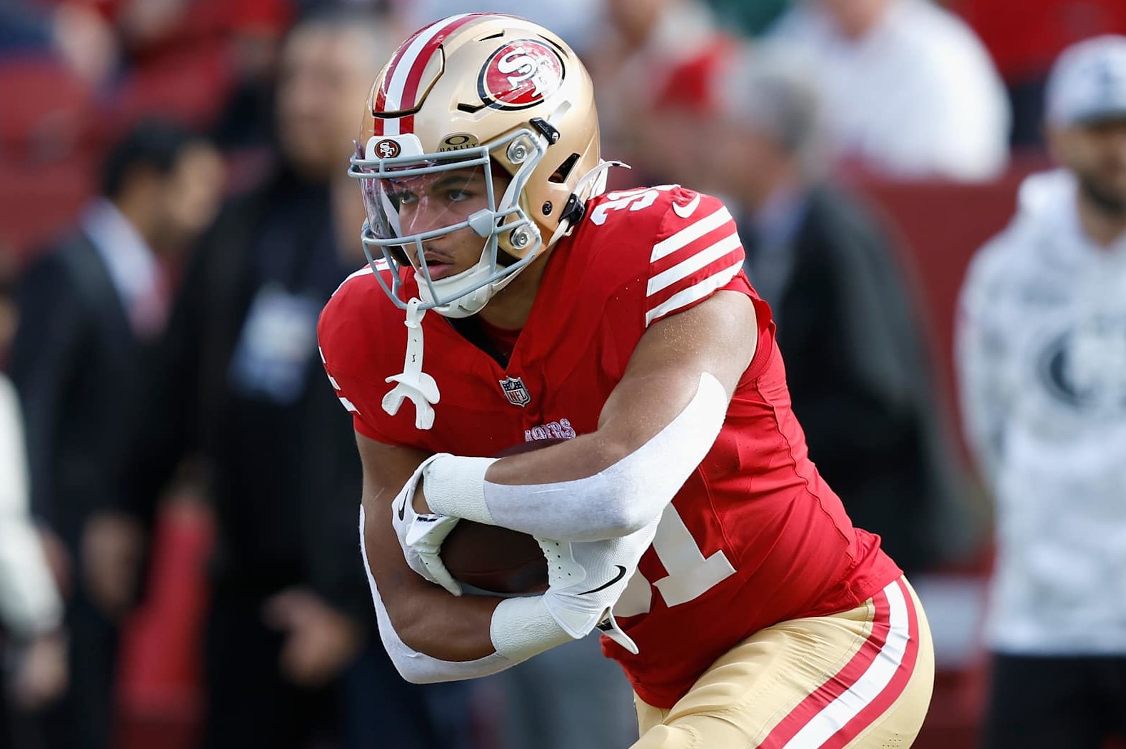 SANTA CLARA, CALIFORNIA - NOVEMBER 17: Isaac Guerendo #31 of the San Francisco 49ers warms up before the game against the Seattle Seahawks at Levi's Stadium on November 17, 2024 in Santa Clara, California. (Photo by Lachlan Cunningham/Getty Images)