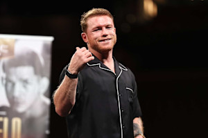Report: Canelo Álvarez, Terence Crawford Agree to Contract for September Boxing Fight
