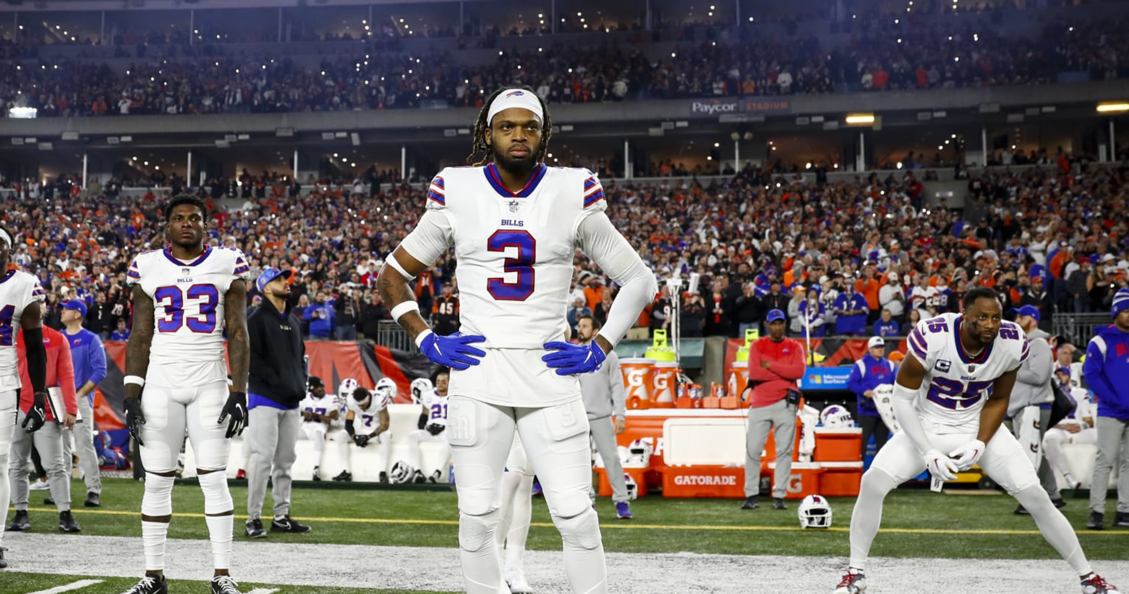 Damar Hamlin Has Breathing Tube Removed, Speaks to Bills Players After Cardiac A..