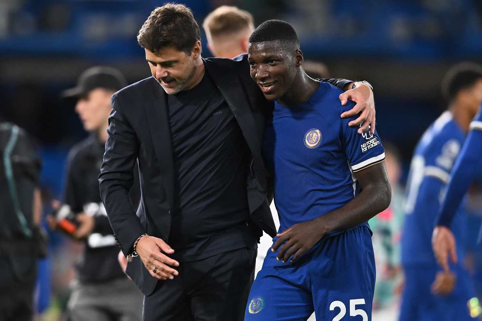 LONDON, ENGLAND - AUGUST 25: Manager Mauricio Pochettino and Moises Caicedo of Chelsea FC celebrate after their team won the Premier League match between Chelsea FC and Luton Town at Stamford Bridge on August 25, 2023 in London, England. (Photo by Sebastian Frej/MB Media/Getty Images)