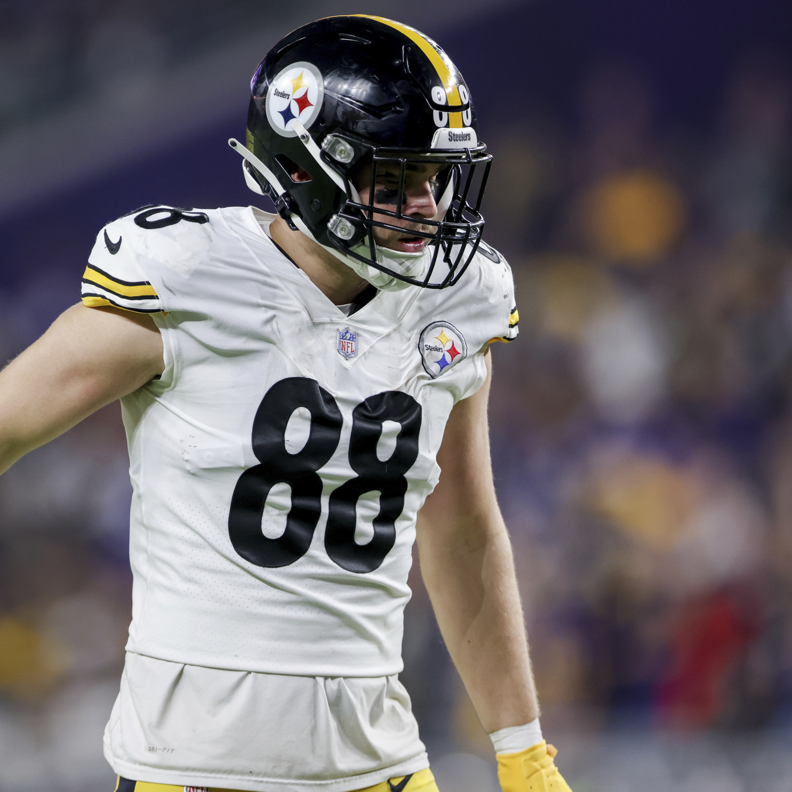 Pittsburgh Steelers TE Pat Freiermuth Being Evaluated for Concussion After  Bengals Game - Sports Illustrated Pittsburgh Steelers News, Analysis and  More