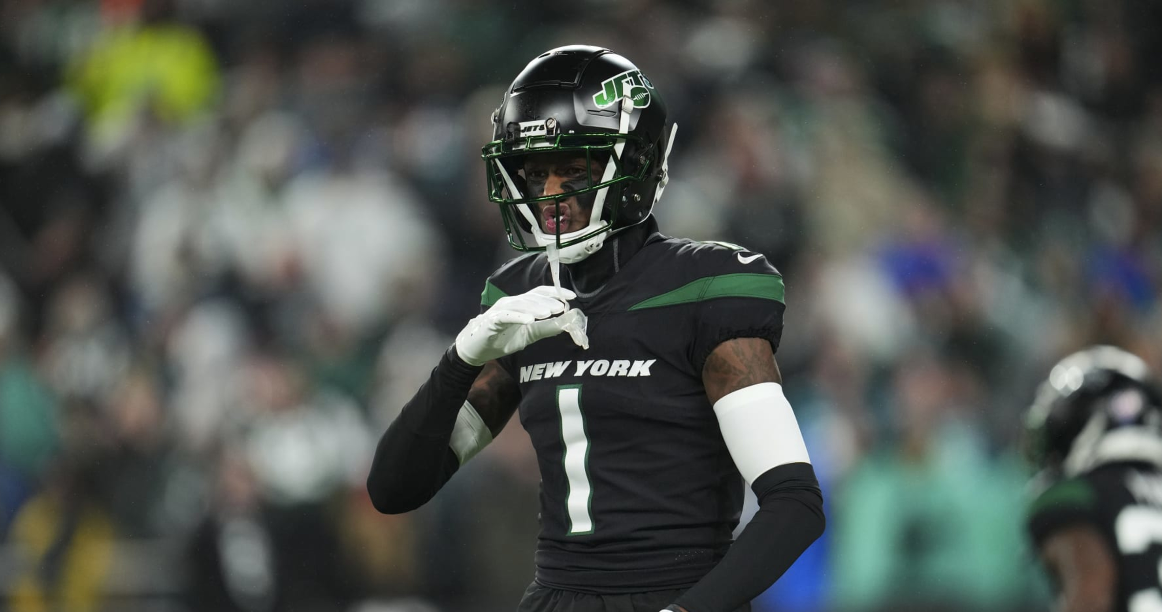 NY Jets players react to new 'Stealth Black' helmets