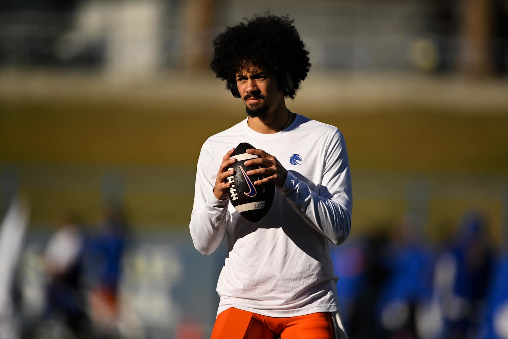 SAN JOSE, CALIFORNIA - NOVEMBER 16: Malachi Nelson #7 of the Boise State Broncos warms up before their game against the San Jose State Spartans at CEFCU Stadium on November 16, 2024 in San Jose, California.  (Photo by Eakin Howard/Getty Images)