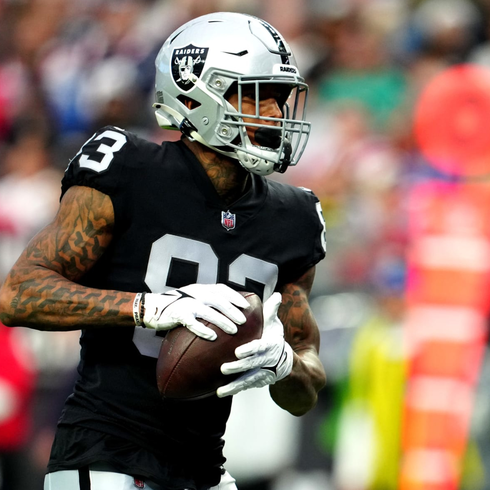 Darren Waller trade official, Raiders hit dozen 2023 draft picks