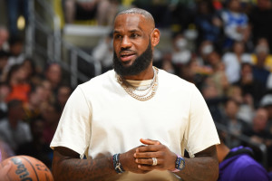 Lakers' LeBron James Has NBA Twitter Hyped After Drew League
