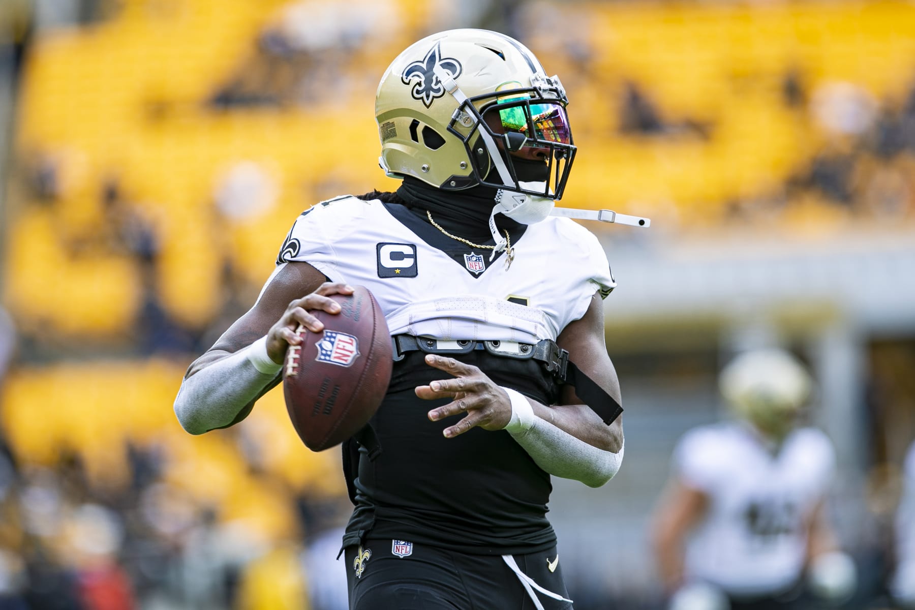 PITTSBURGH, PA - NOVEMBER 13: New Orleans Saints running back Alvin Kamara (41) looks on during the national football league game between the New Orleans Saints and the Pittsburgh Steelers on November 13, 2022 at Acrisure Stadium in Pittsburgh, PA. (Photo by Mark Alberti/Icon Sportswire via Getty Images)